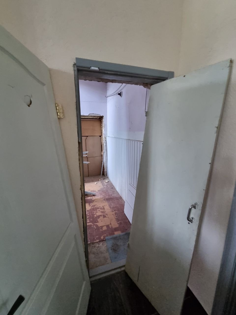 Пошкоджено будівлю в смт. Бородянка