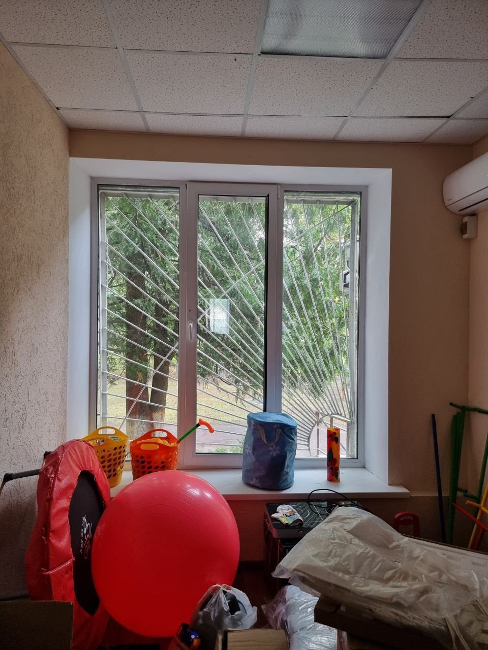 Пошкоджено будівлю в смт. Бородянка