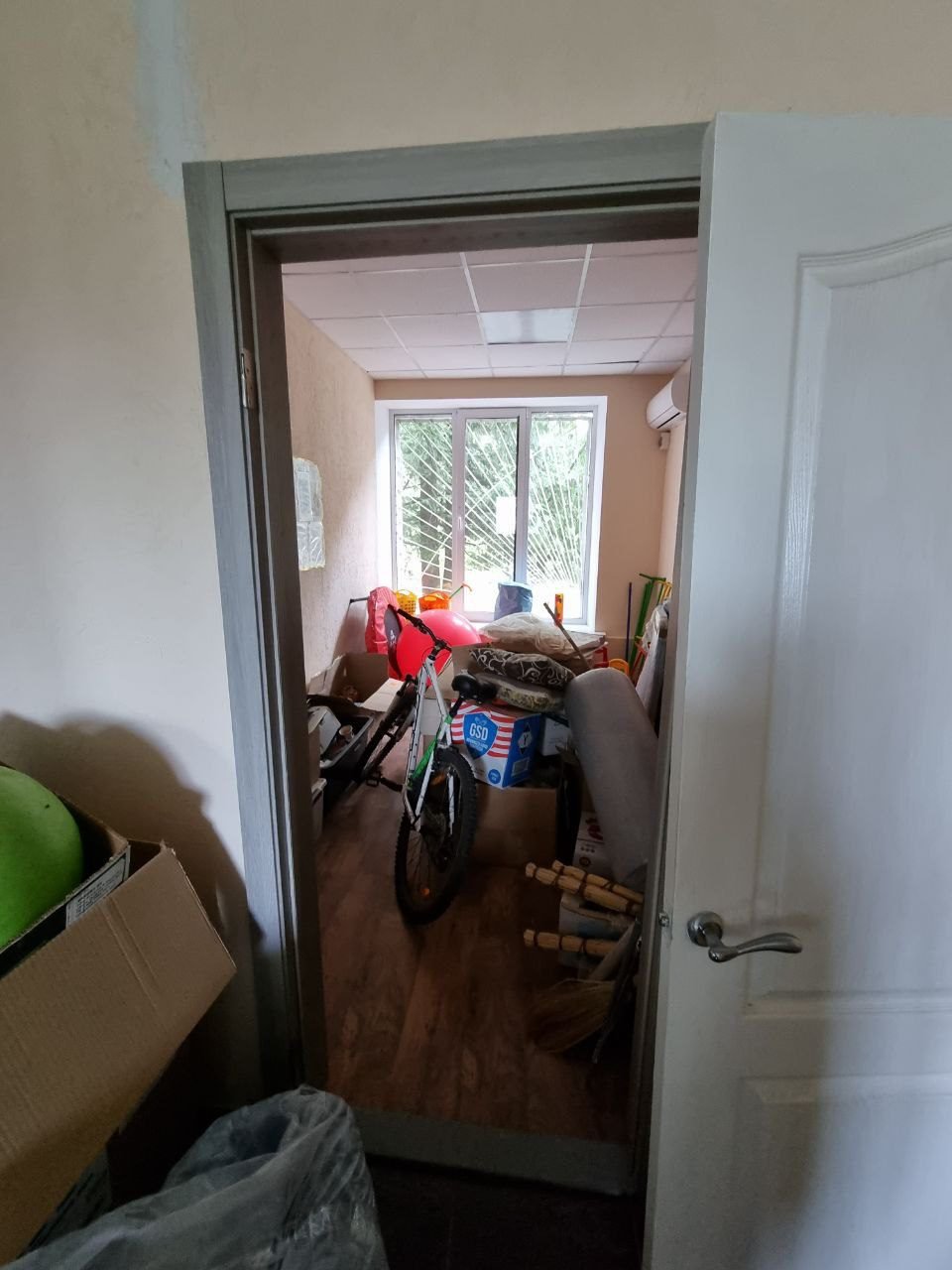 Пошкоджено будівлю в смт. Бородянка