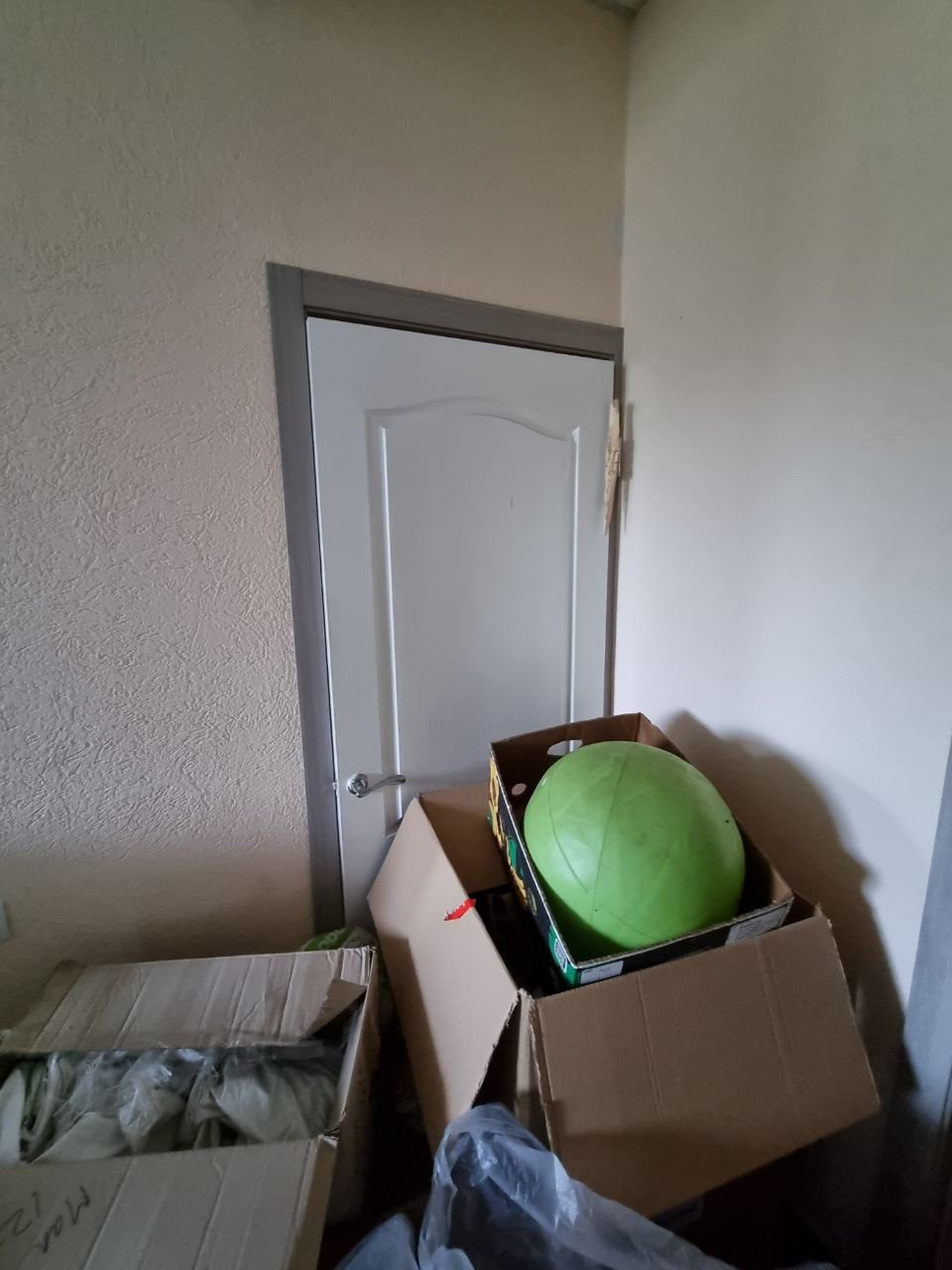 Пошкоджено будівлю в смт. Бородянка