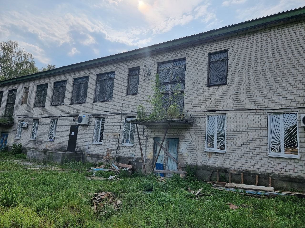 Пошкоджено будівлю в смт. Бородянка