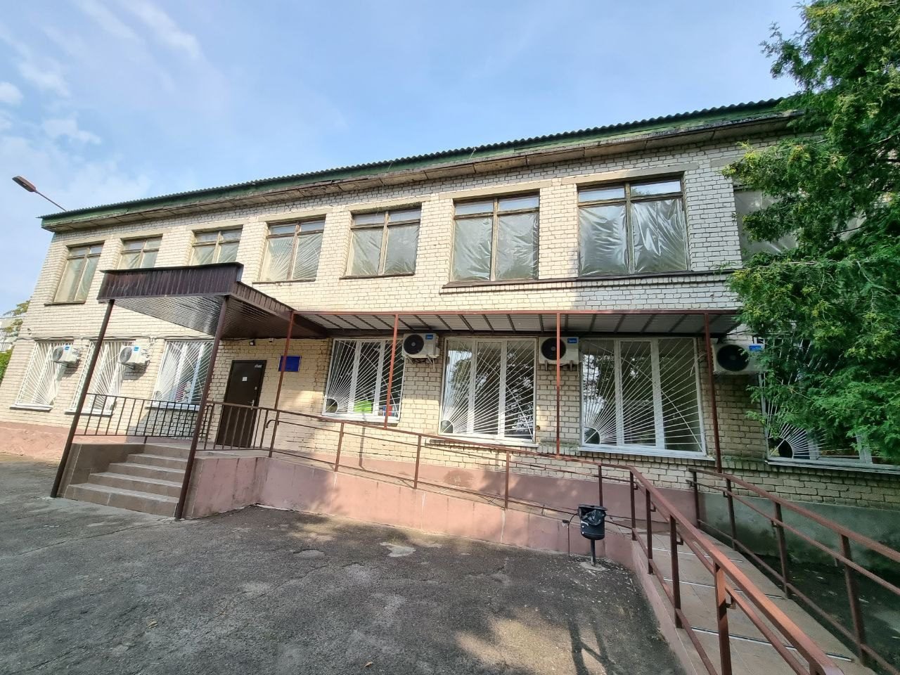 Пошкоджено будівлю в смт. Бородянка