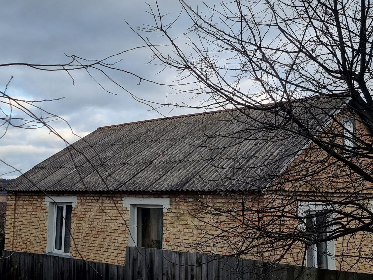 Пошкоджено покрівлю приватного будинку.
