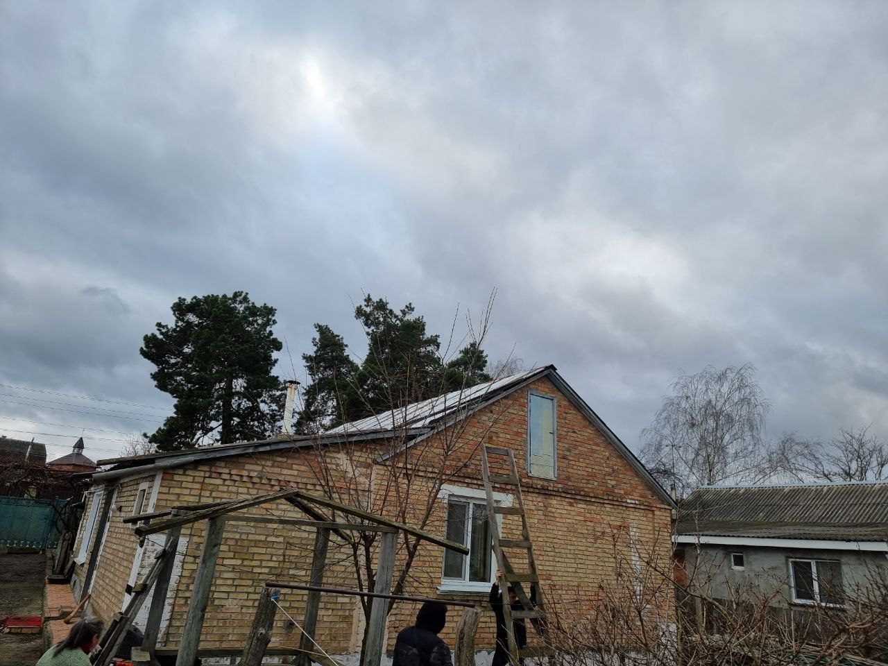 Пошкоджено покрівлю приватного будинку.