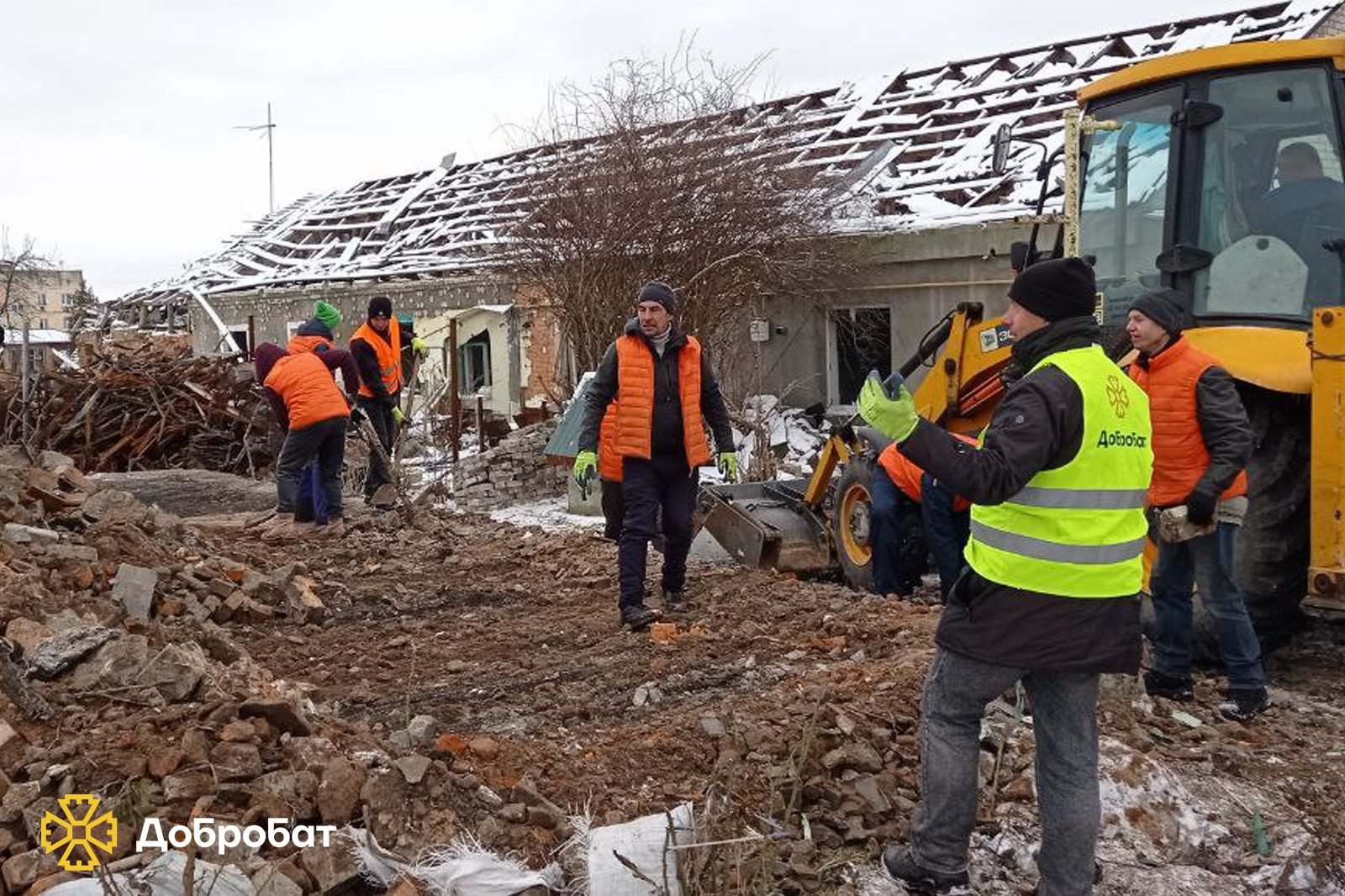 A heartwarming meeting, awarding of volunteers and tireless restoration of seven oblasts of the country: this was the week of Dobrobat