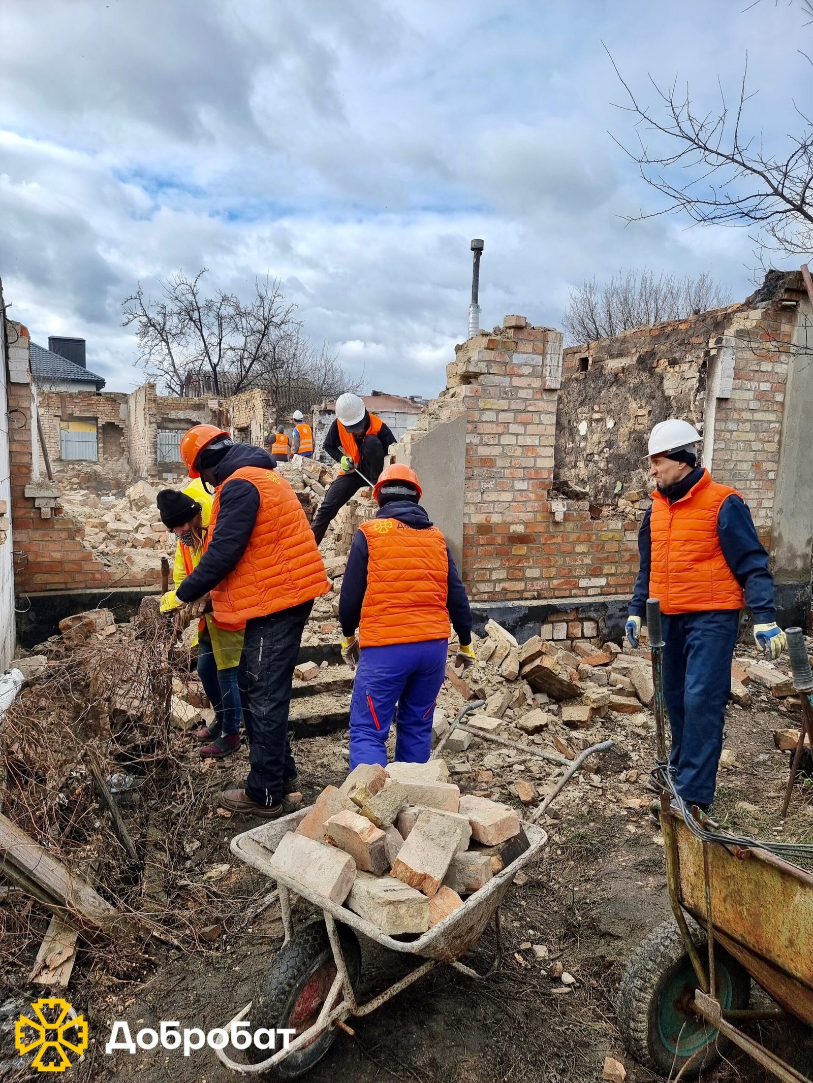 More than 150 volunteers and restored facilities in six oblasts: weekly report of Dobrobat volunteer construction battalions