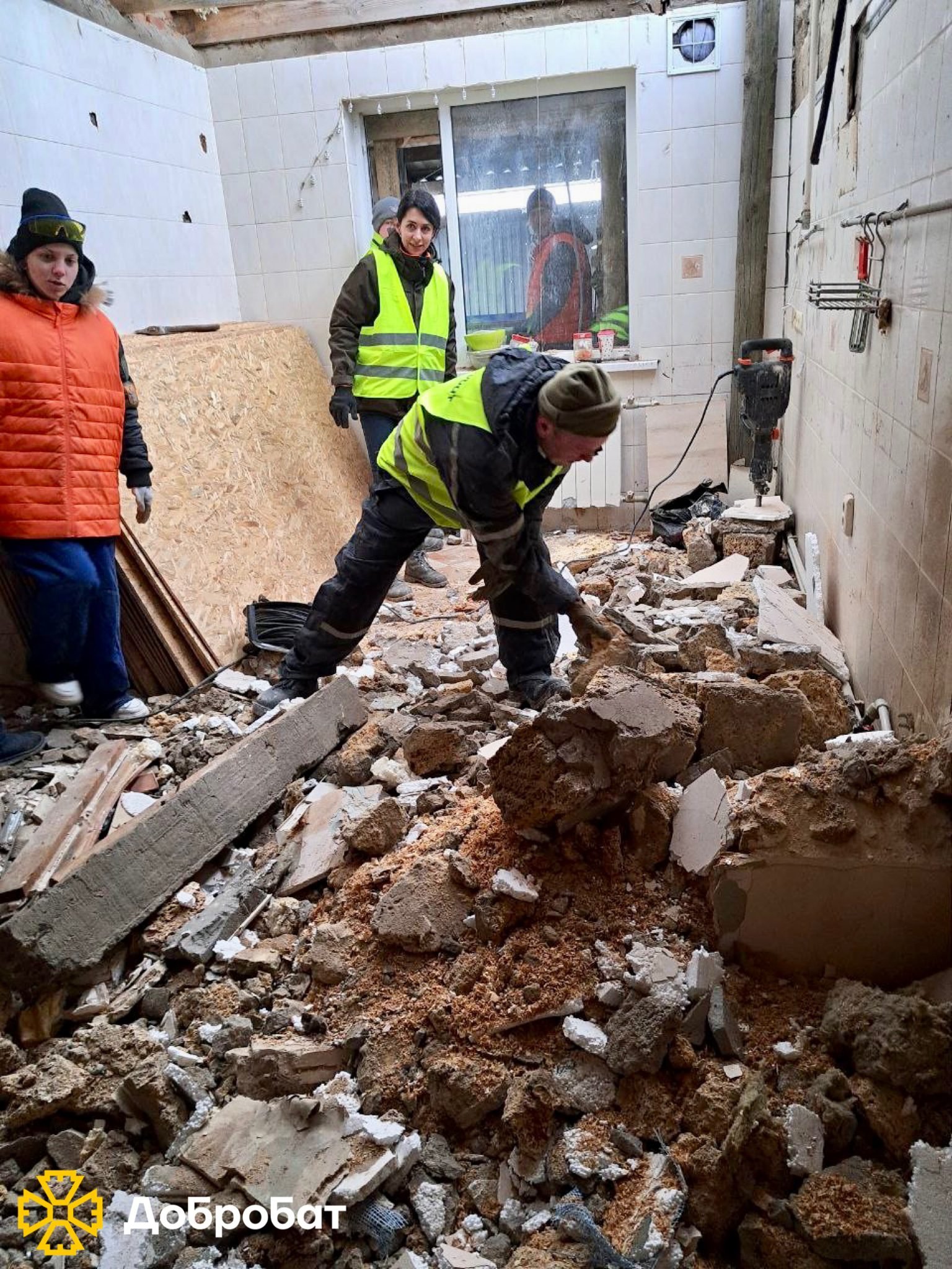 More than 150 volunteers and restored facilities in six oblasts: weekly report of Dobrobat volunteer construction battalions