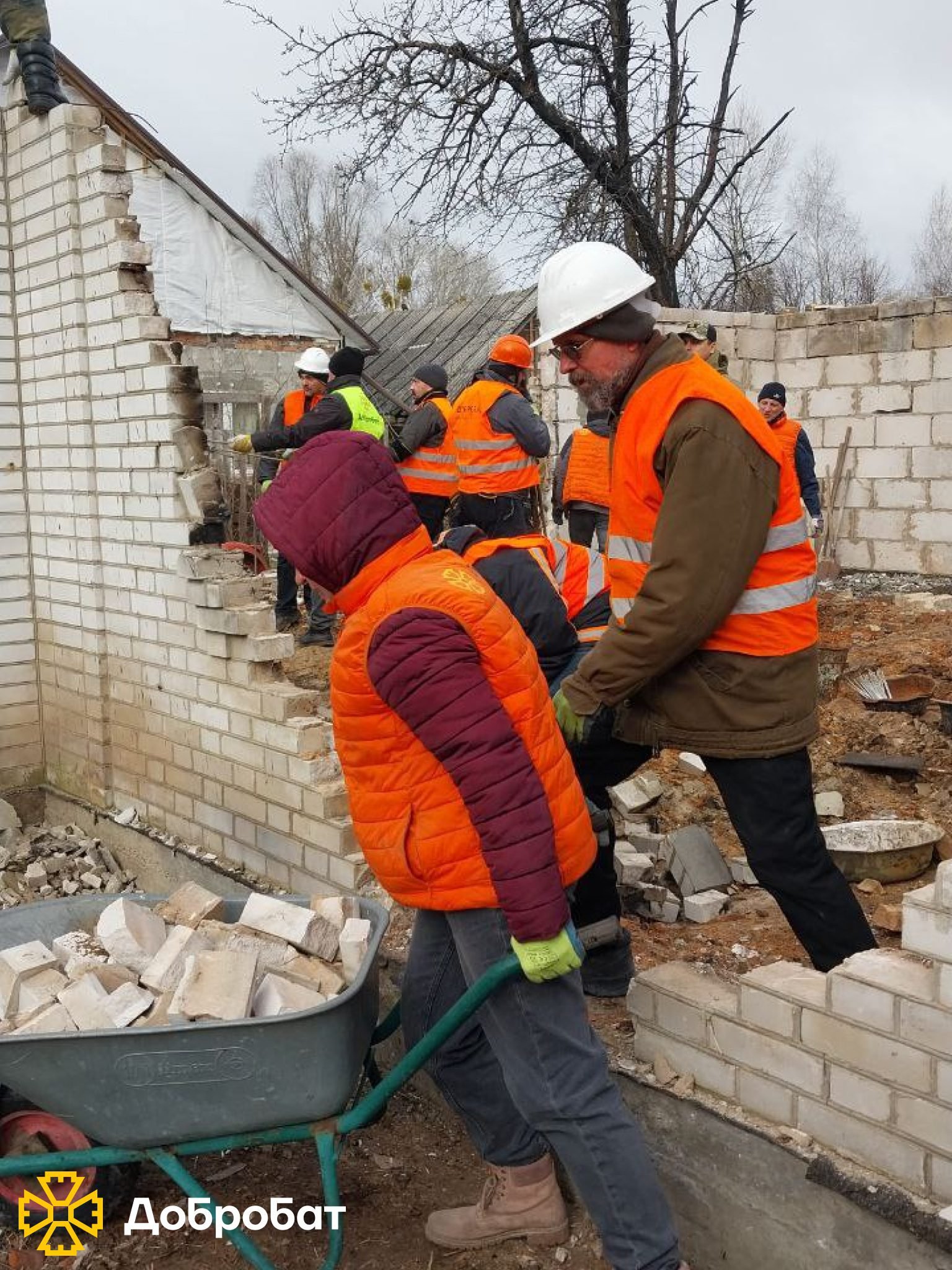 Dobrobat spring kicks off: over 220 volunteers joined urgent reconstruction last week