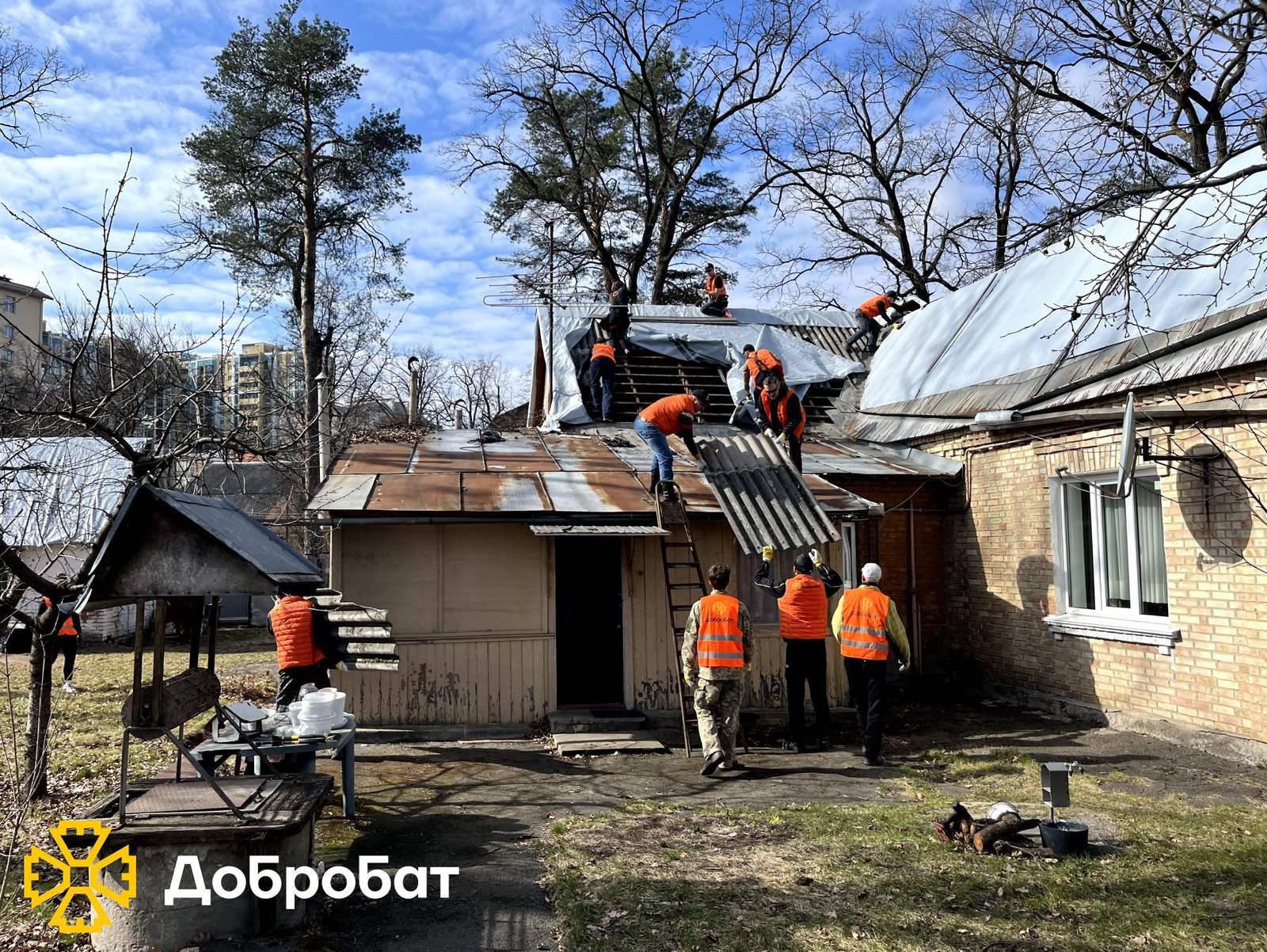 29 trips in six days and more than 300 volunteers at the locations: reporting on the past week