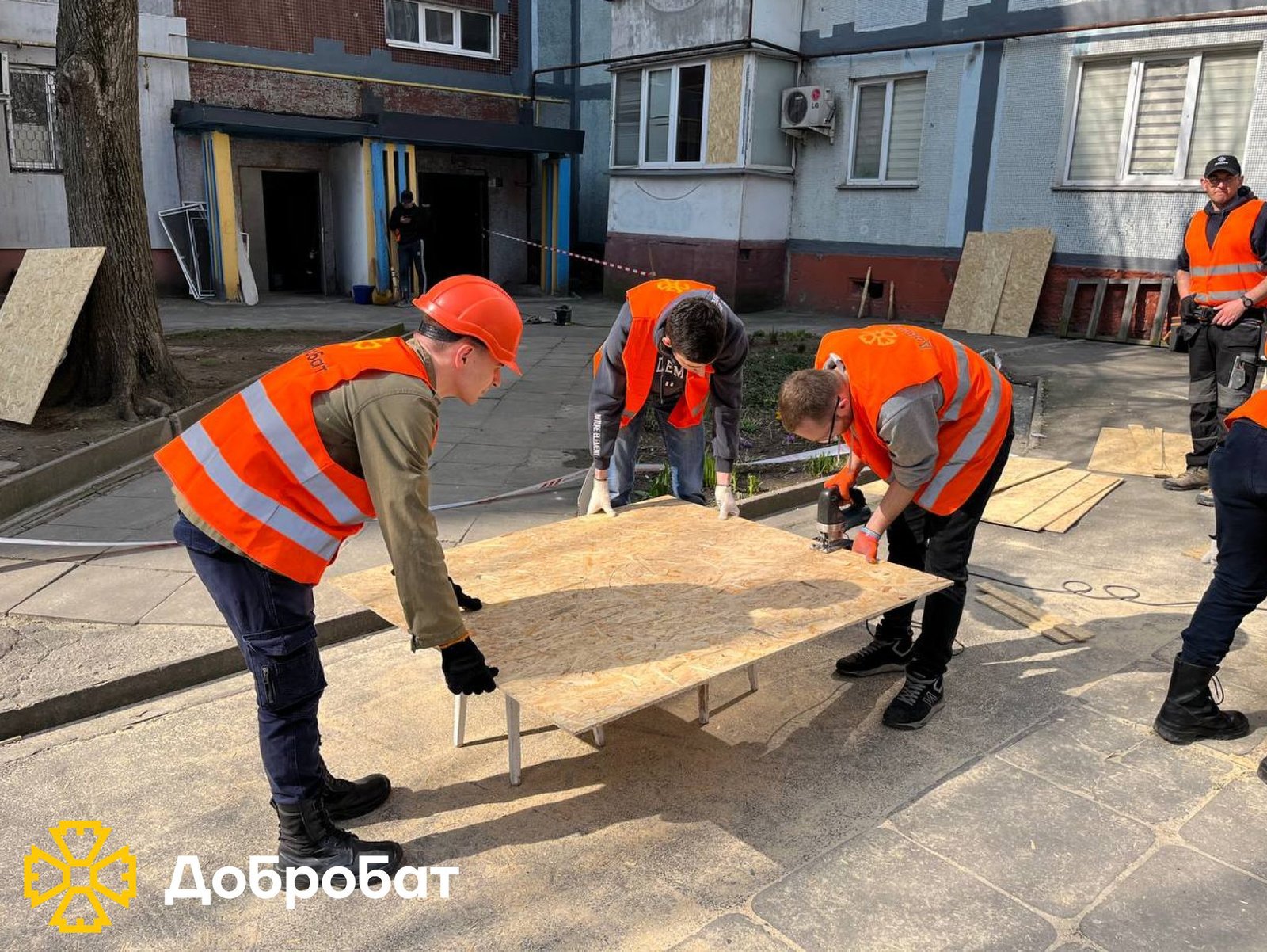 29 trips in six days and more than 300 volunteers at the locations: reporting on the past week