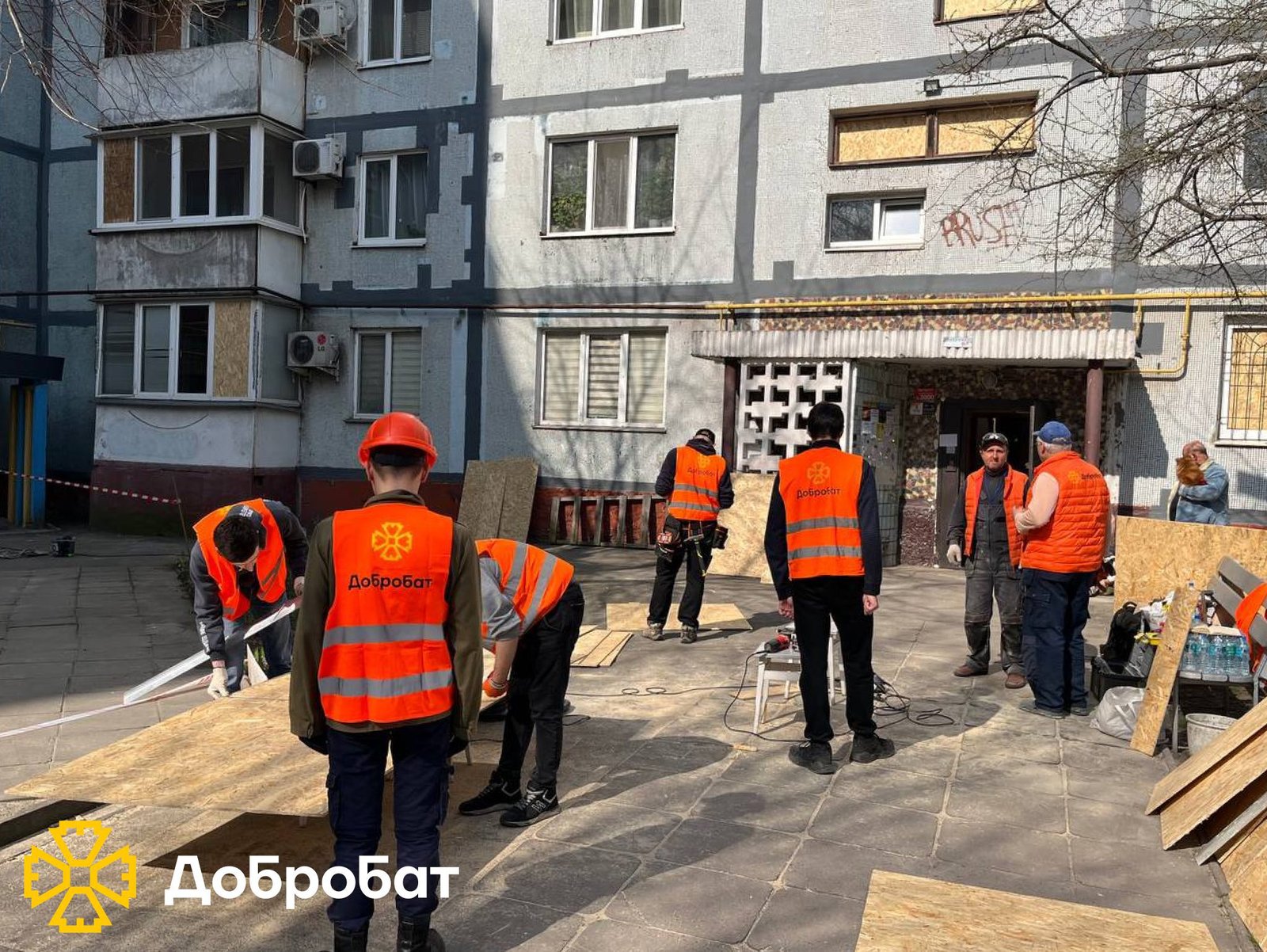 29 trips in six days and more than 300 volunteers at the locations: reporting on the past week