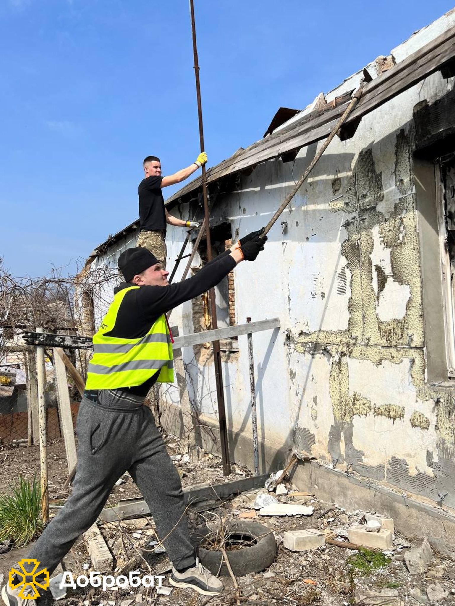 29 trips in six days and more than 300 volunteers at the locations: reporting on the past week