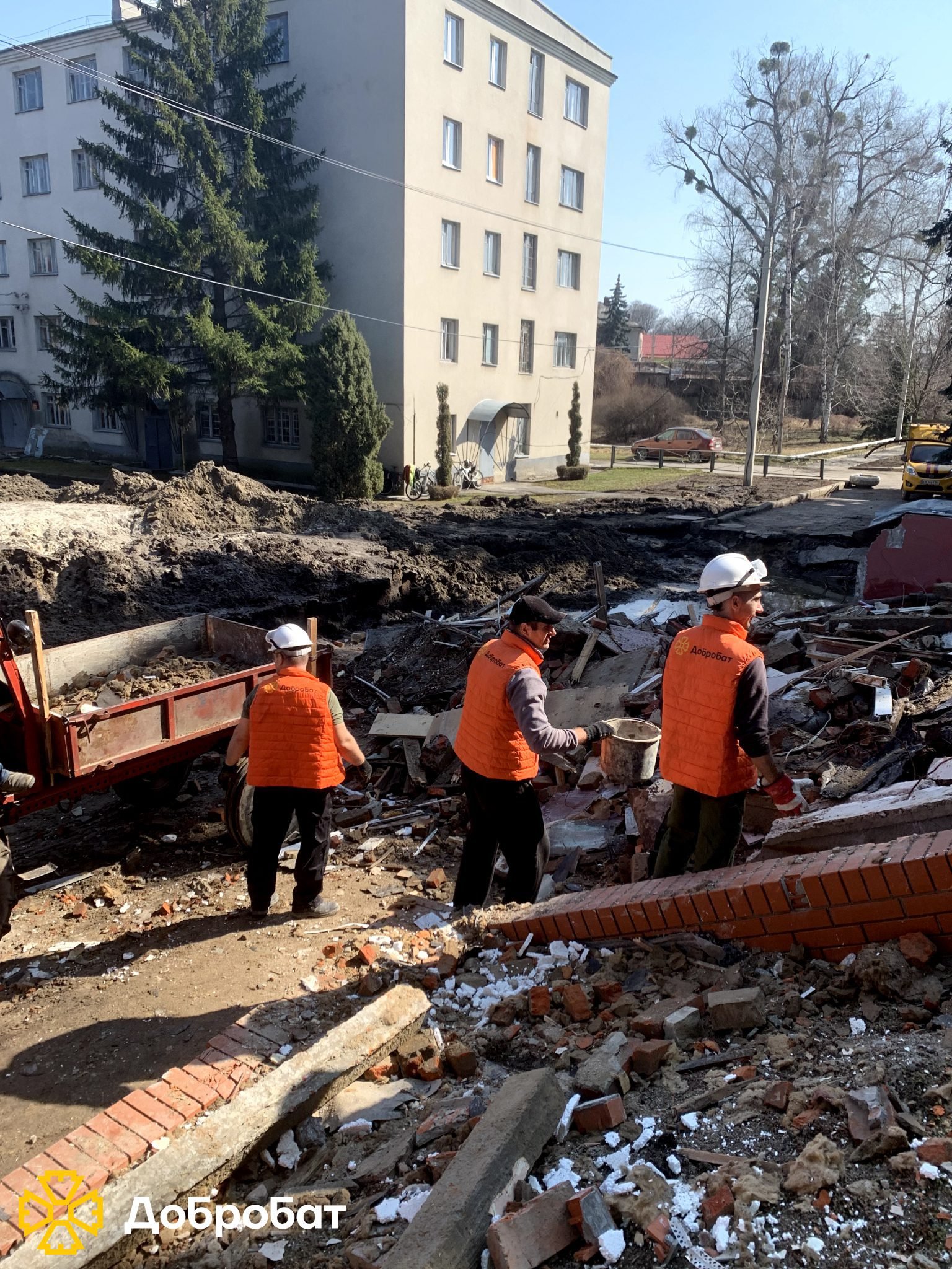 29 trips in six days and more than 300 volunteers at the locations: reporting on the past week