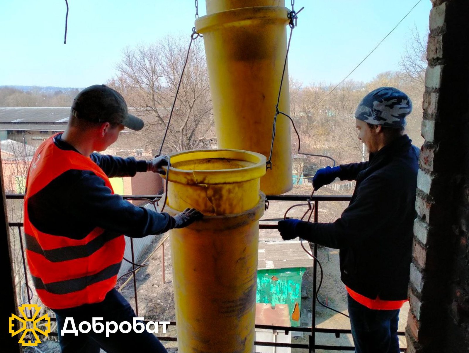 29 trips in six days and more than 300 volunteers at the locations: reporting on the past week