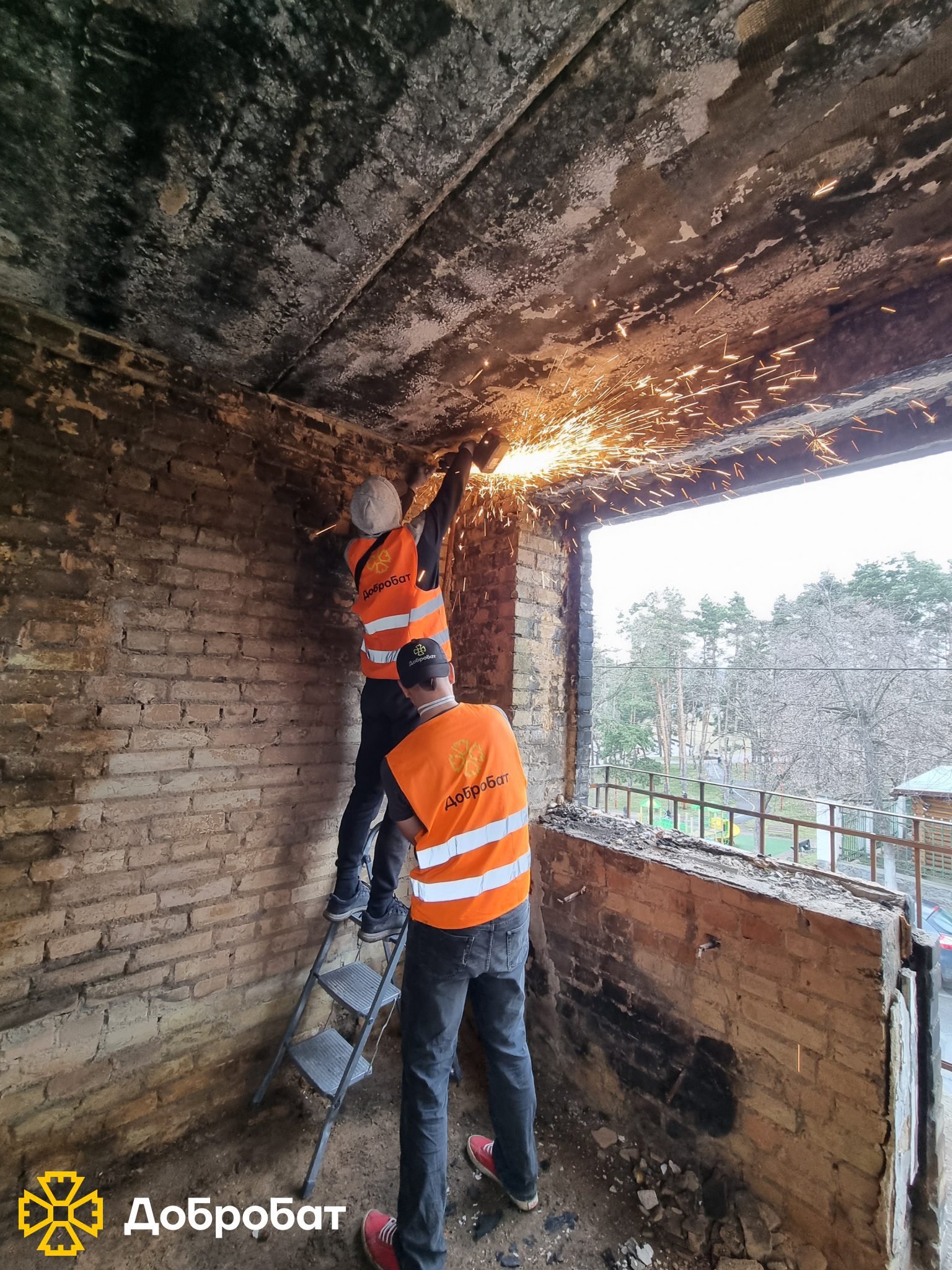 29 trips in six days and more than 300 volunteers at the locations: reporting on the past week