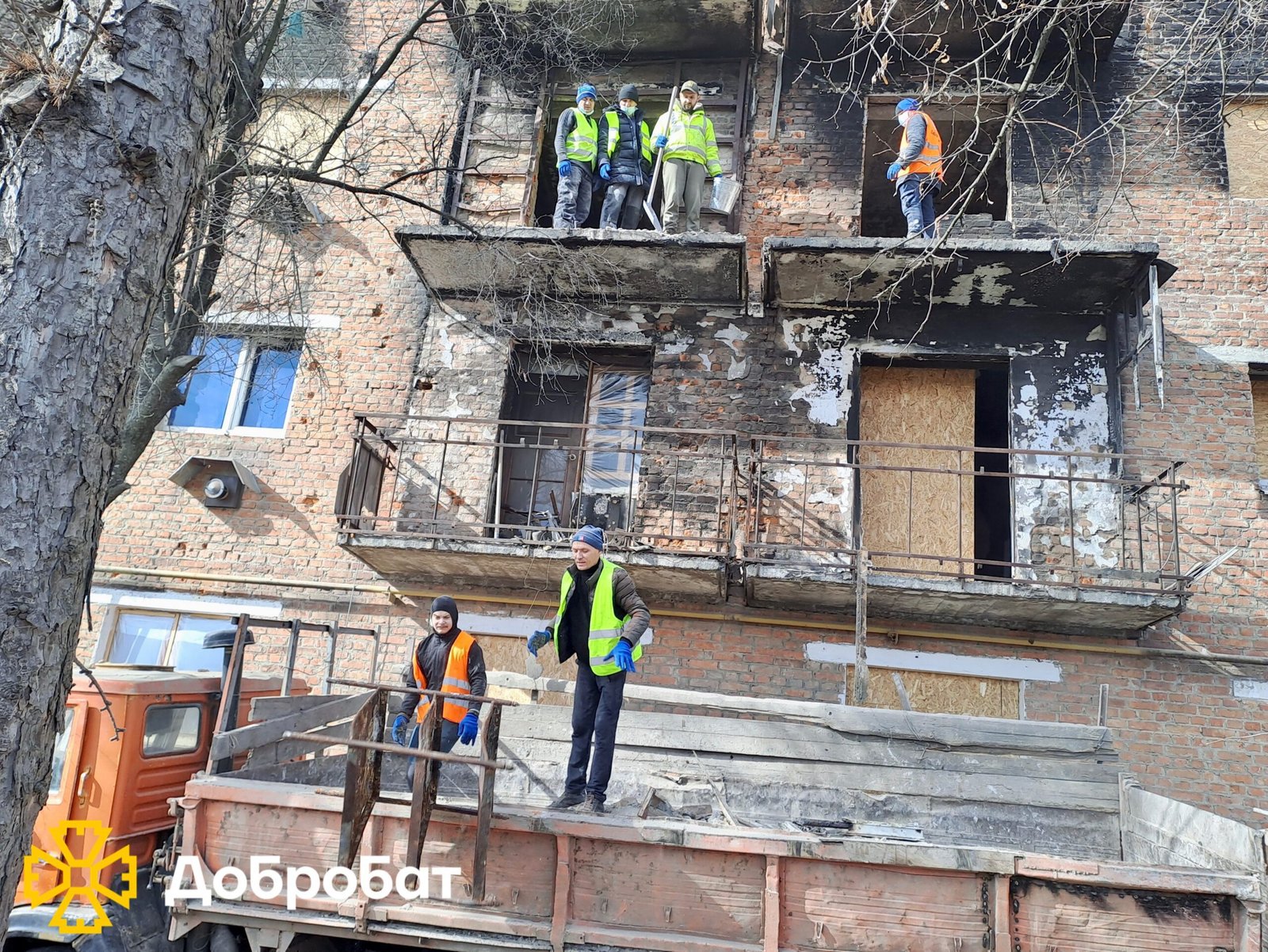 Dobrobat spring kicks off: over 220 volunteers joined urgent reconstruction last week