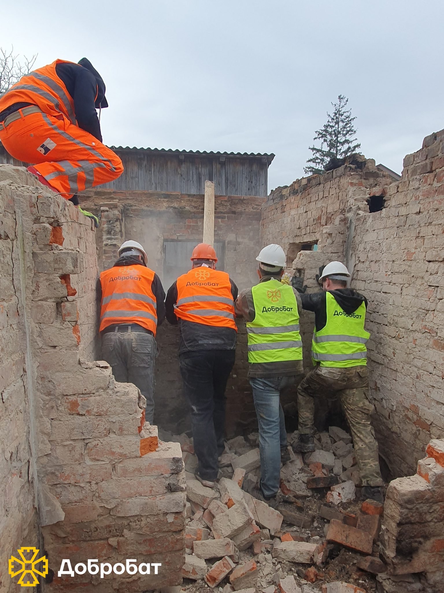 We removed the rubble and repaired houses, a water tower, an art school, and a youth sports school: Dobrobat reports on a week of reconstruction