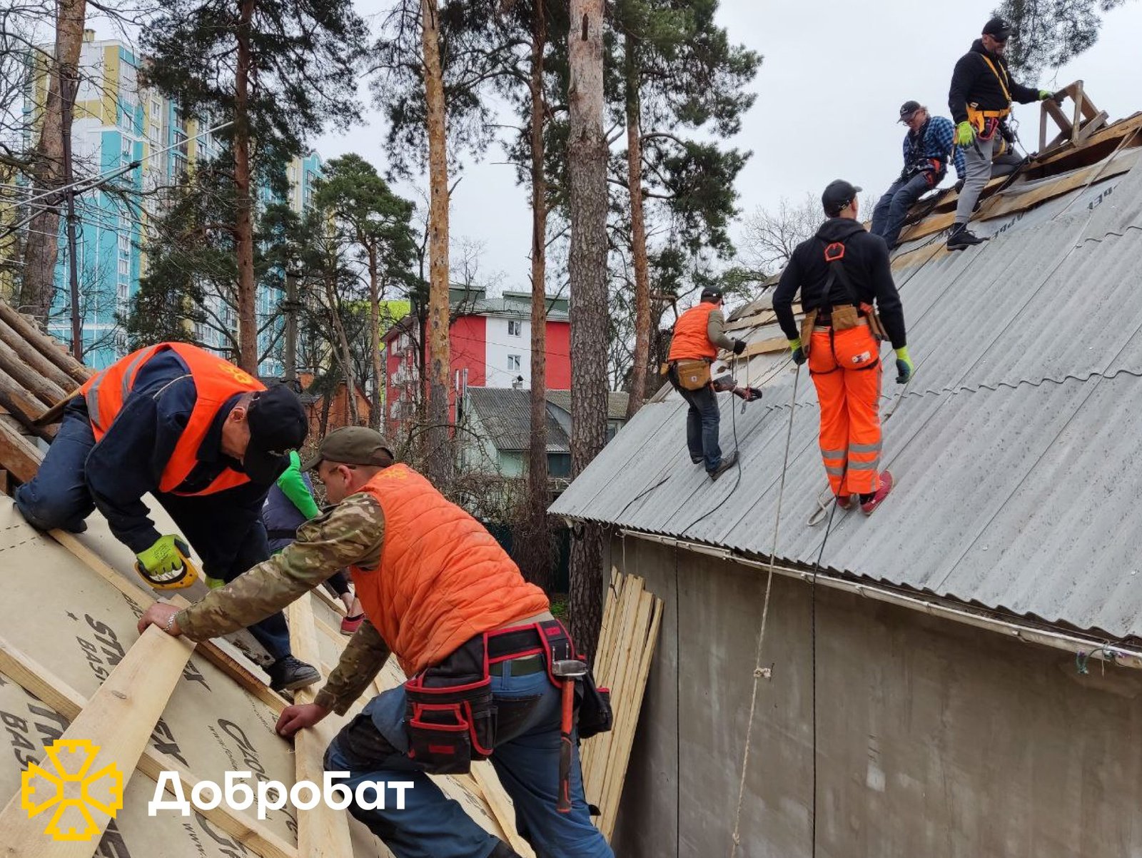 20 виїздів у чотирьох регіонах країни та понад 200 залучених волонтерів: про тиждень відбудови у лавах «Добробату»