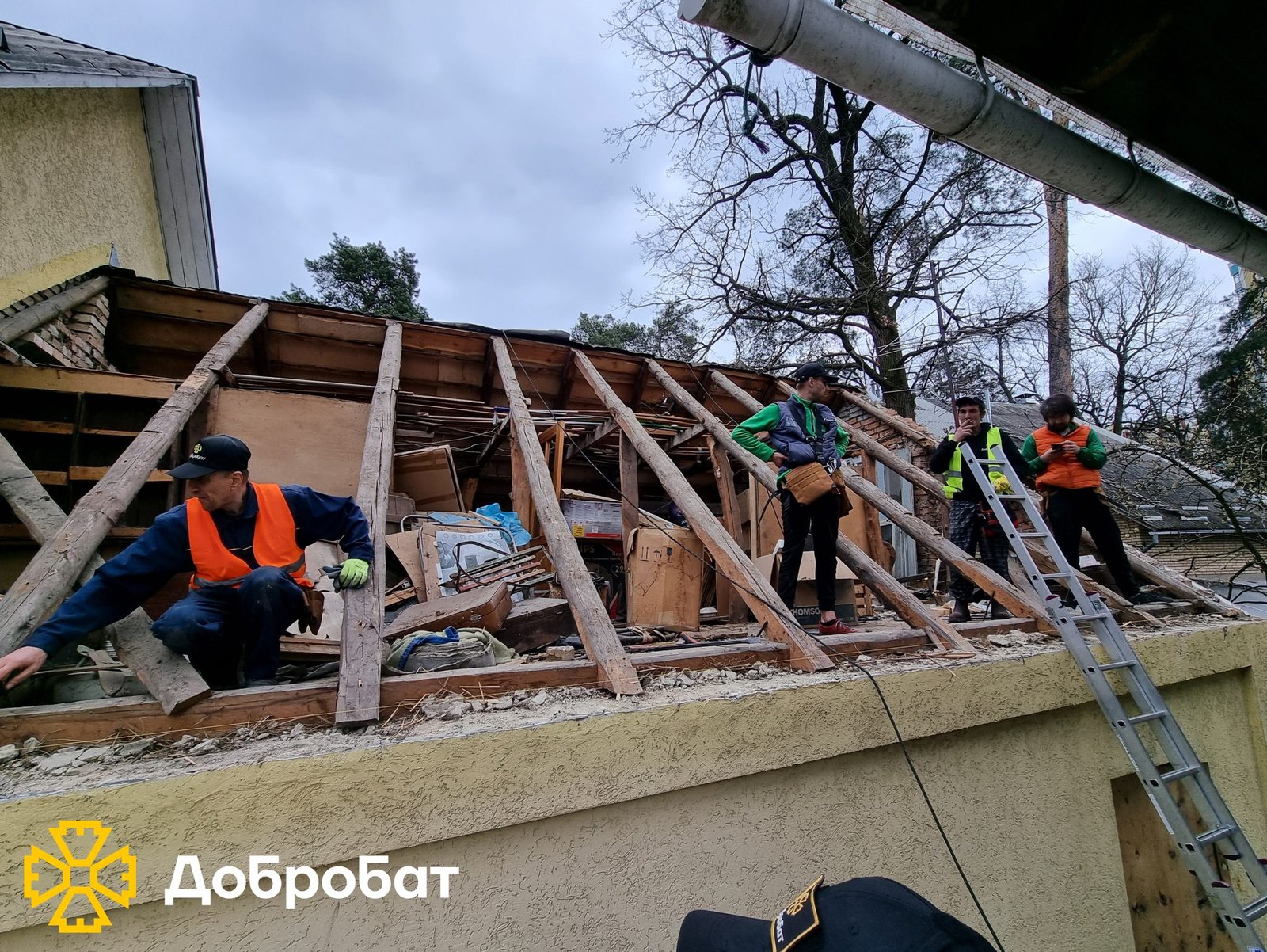 20 виїздів у чотирьох регіонах країни та понад 200 залучених волонтерів: про тиждень відбудови у лавах «Добробату»