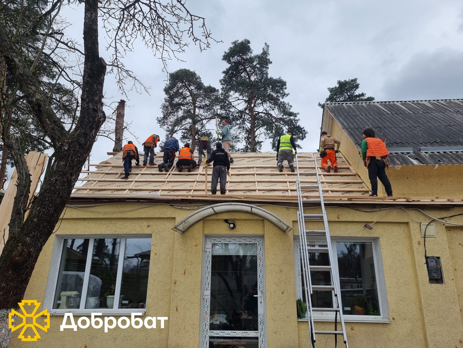 20 виїздів у чотирьох регіонах країни та понад 200 залучених волонтерів: про тиждень відбудови у лавах «Добробату»