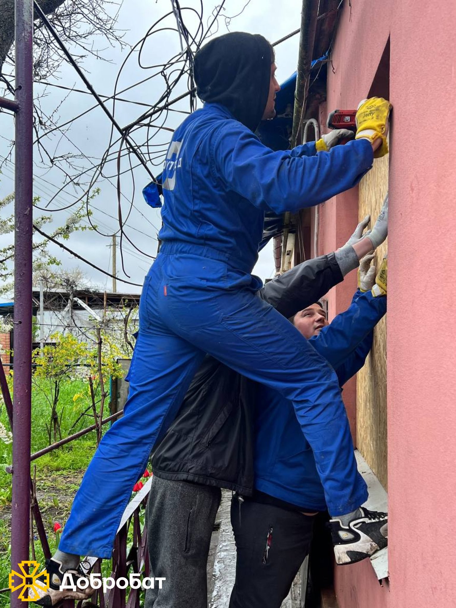 20 виїздів у чотирьох регіонах країни та понад 200 залучених волонтерів: про тиждень відбудови у лавах «Добробату»