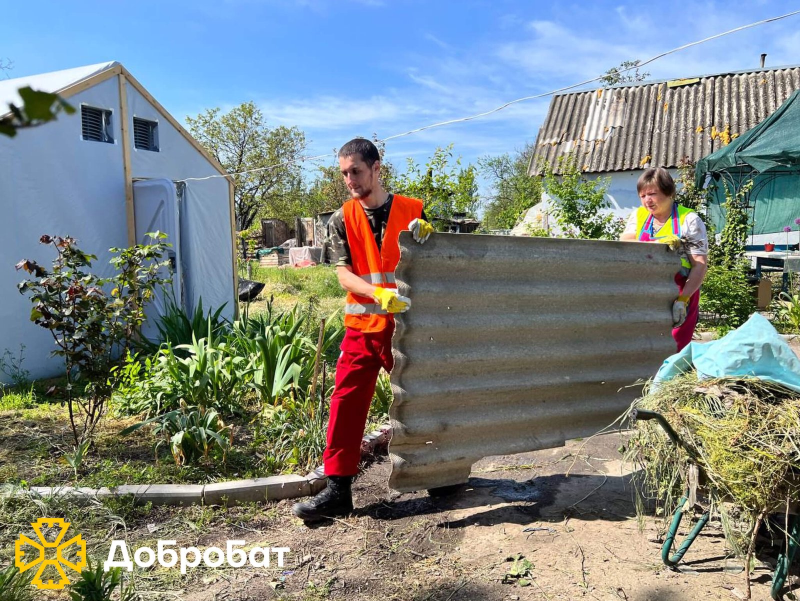 Відновлювали домівки та дитячо-юнацький клуб, розчищали руйнування й розпочали відбудову Хортицької академії: звітуємо за тиждень, що минув