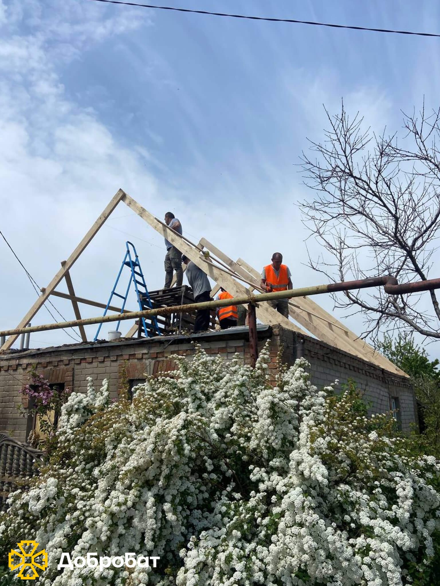 Відновлювали домівки та дитячо-юнацький клуб, розчищали руйнування й розпочали відбудову Хортицької академії: звітуємо за тиждень, що минув