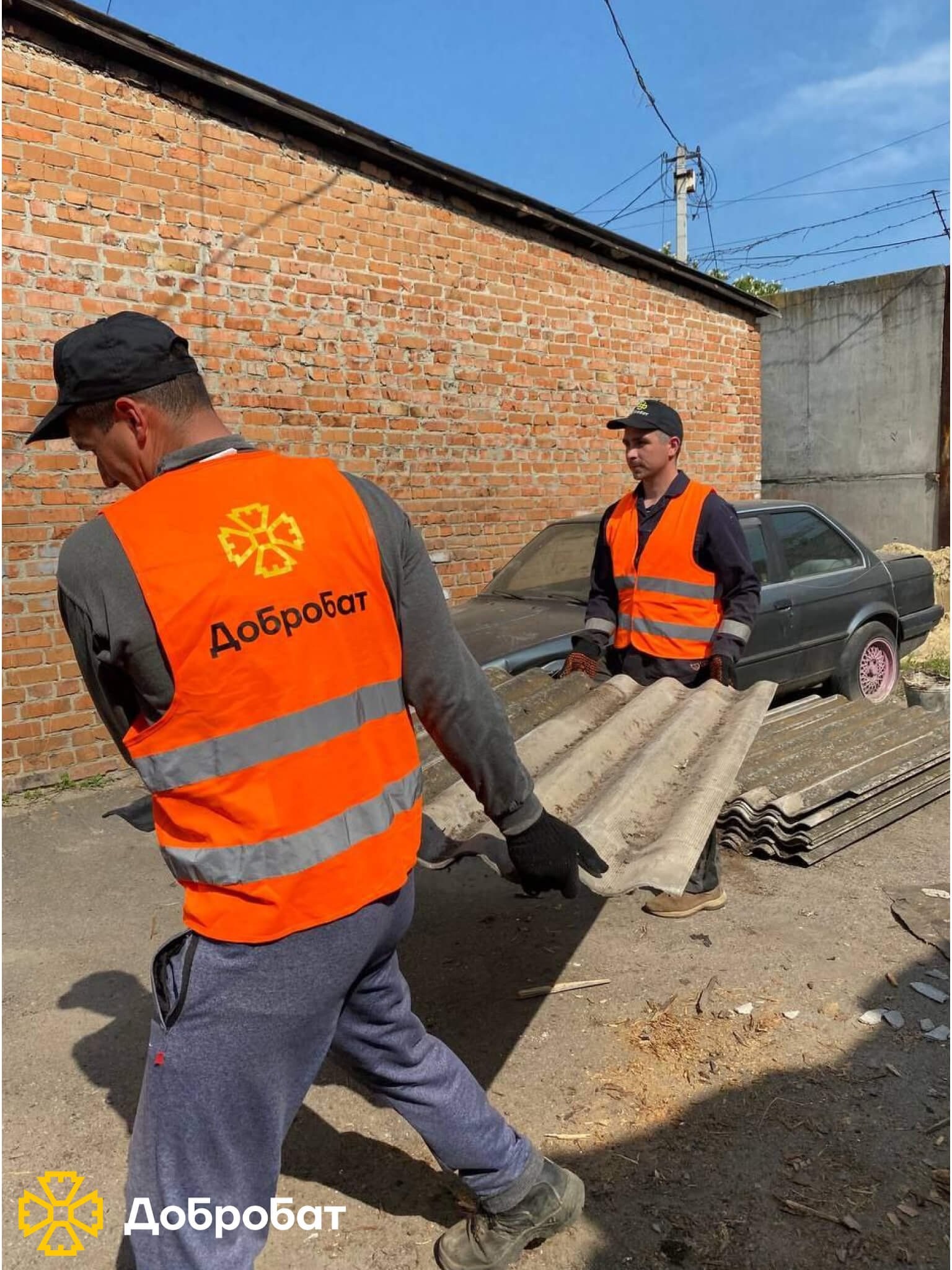 Відновлювали домівки та дитячо-юнацький клуб, розчищали руйнування й розпочали відбудову Хортицької академії: звітуємо за тиждень, що минув