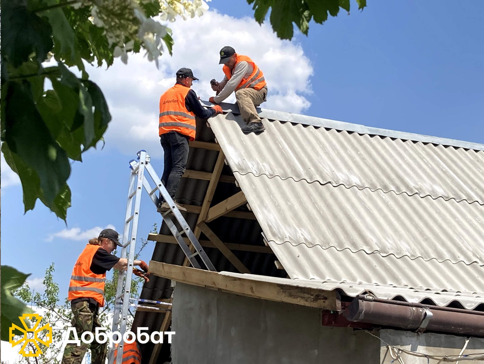 Відновлювали домівки та дитячо-юнацький клуб, розчищали руйнування й розпочали відбудову Хортицької академії: звітуємо за тиждень, що минув