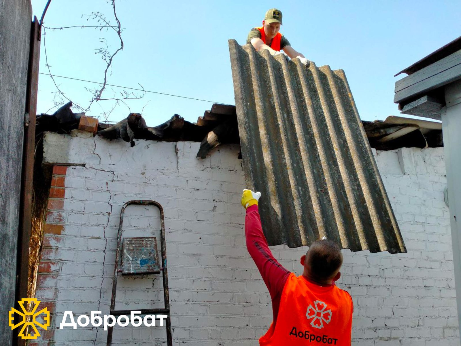 Відновлювали домівки та дитячо-юнацький клуб, розчищали руйнування й розпочали відбудову Хортицької академії: звітуємо за тиждень, що минув