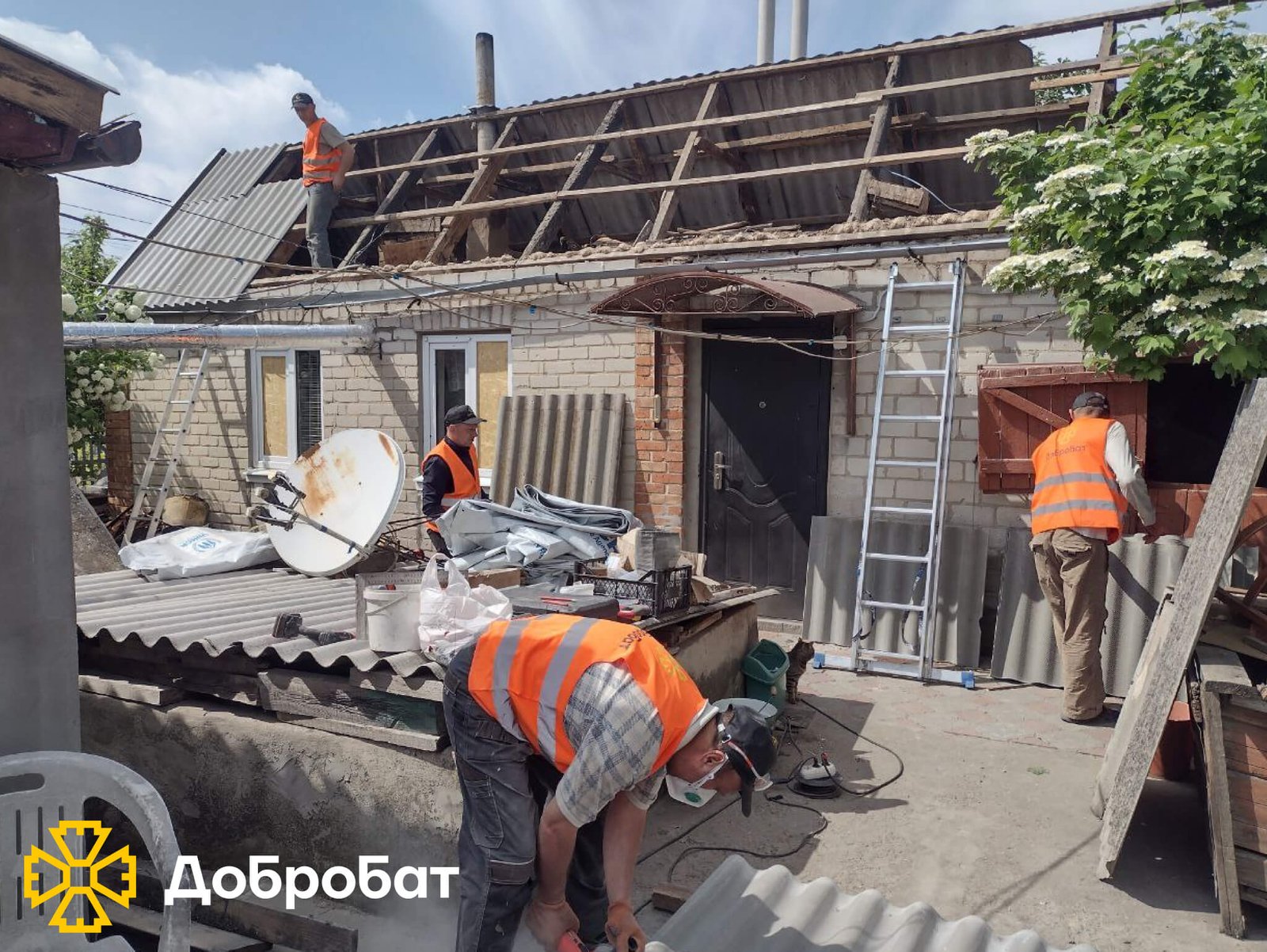 Відновлювали домівки та дитячо-юнацький клуб, розчищали руйнування й розпочали відбудову Хортицької академії: звітуємо за тиждень, що минув