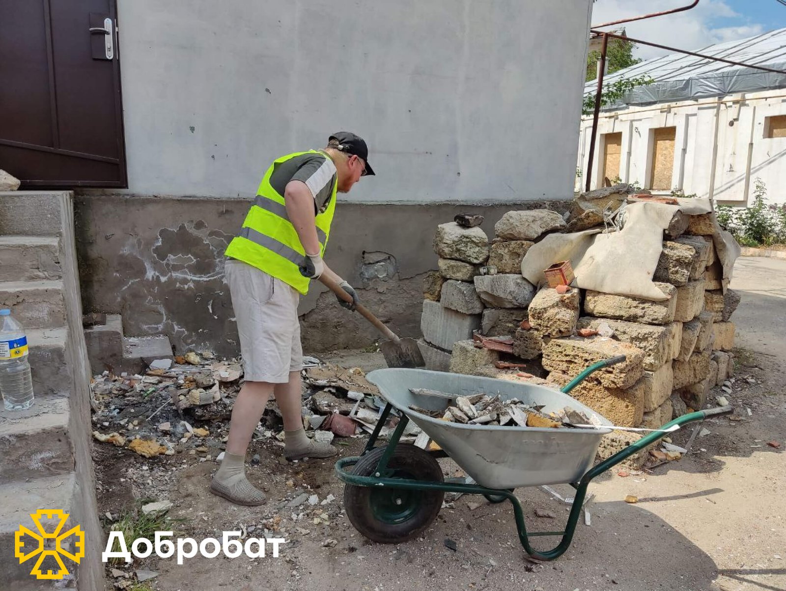 Відновлювали домівки та дитячо-юнацький клуб, розчищали руйнування й розпочали відбудову Хортицької академії: звітуємо за тиждень, що минув