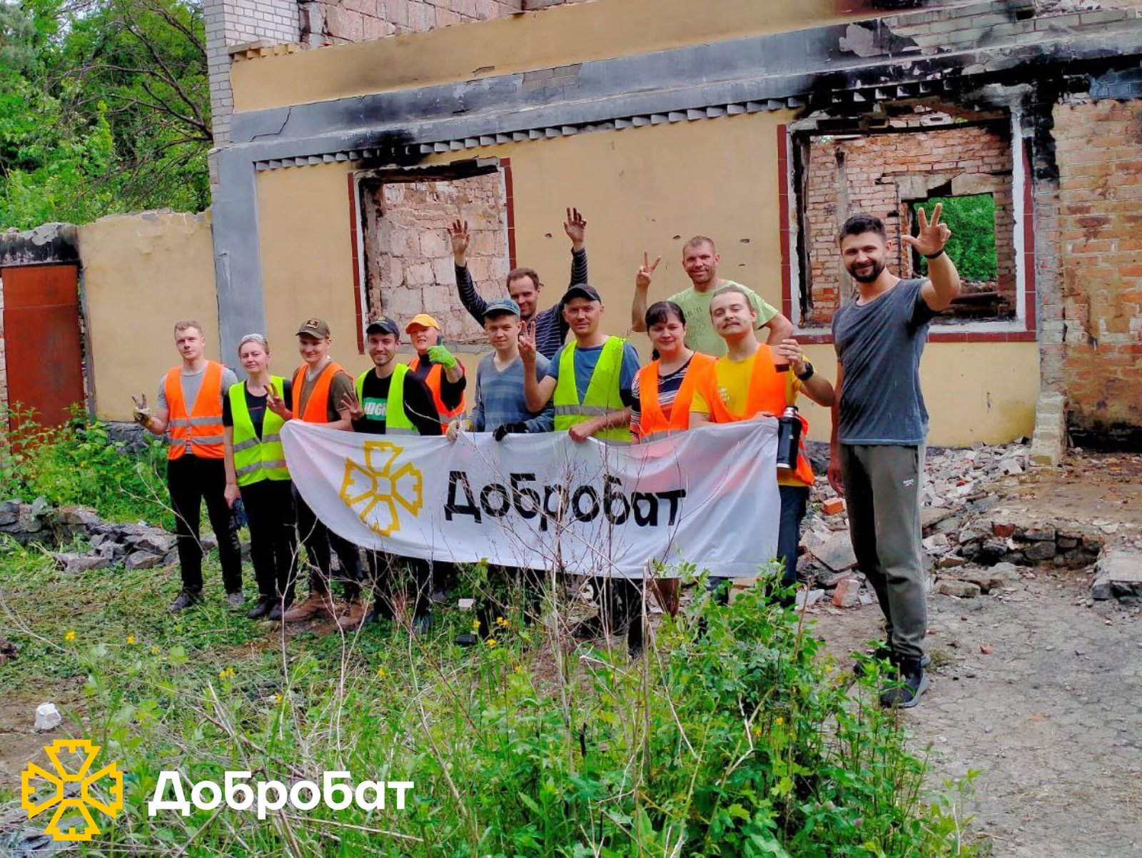 Стартували відбудову укриття дитсадочку та продовжили нагальне відновлення пошкоджених домівок: «Добробат» звітує про зроблене за тиждень