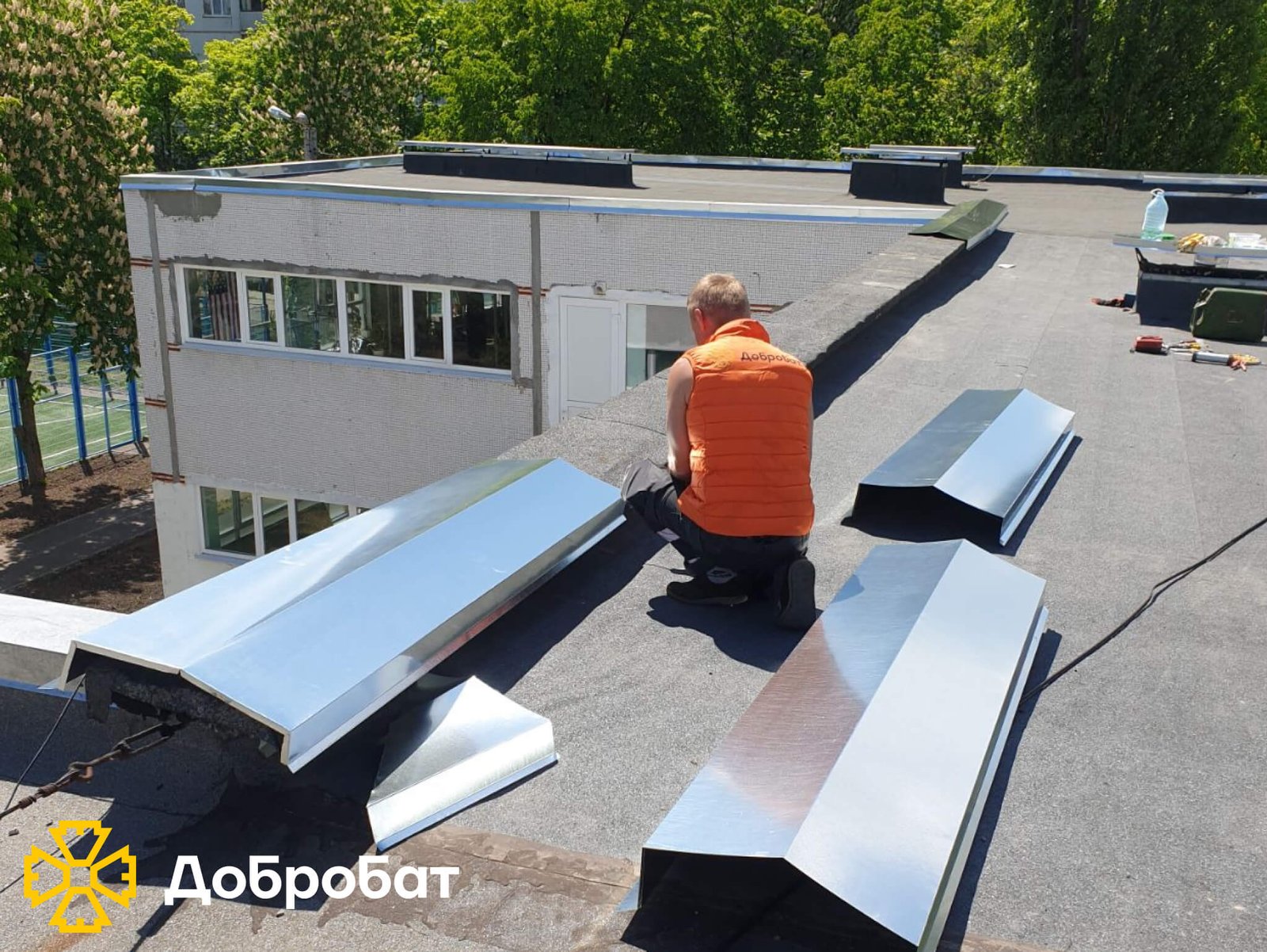 Стартували відбудову укриття дитсадочку та продовжили нагальне відновлення пошкоджених домівок: «Добробат» звітує про зроблене за тиждень