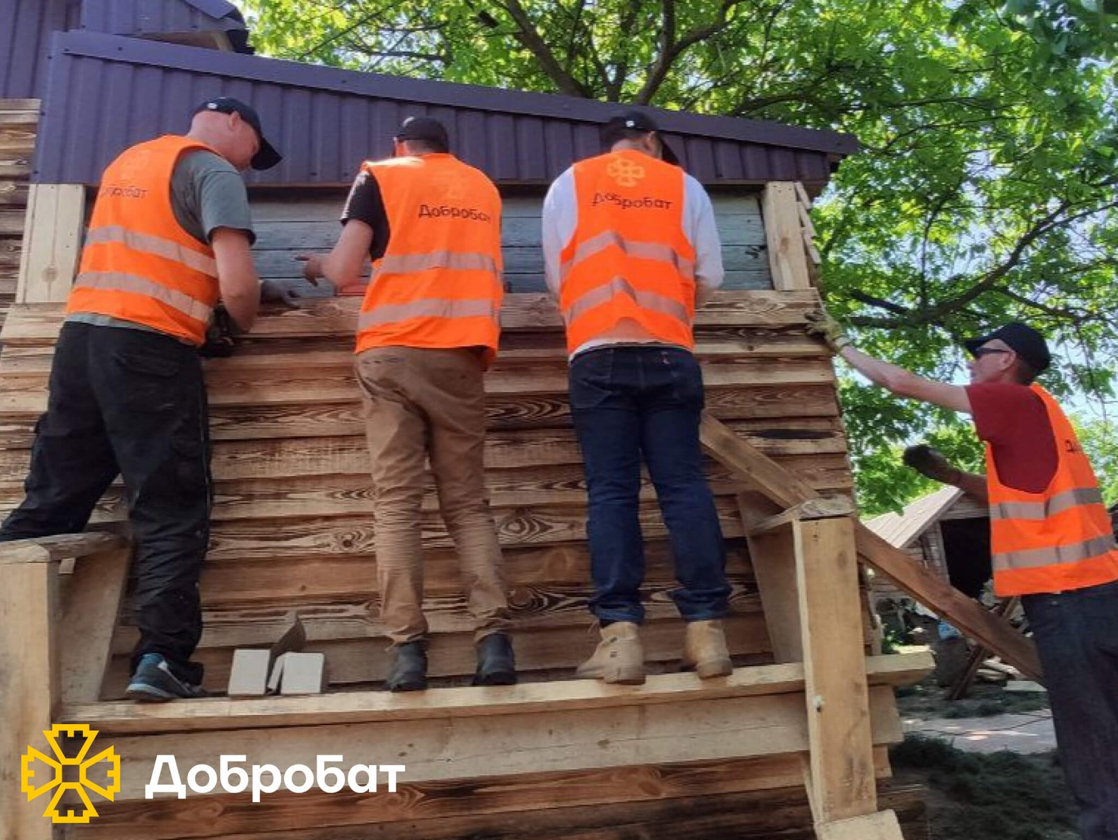 Стартували відбудову укриття дитсадочку та продовжили нагальне відновлення пошкоджених домівок: «Добробат» звітує про зроблене за тиждень