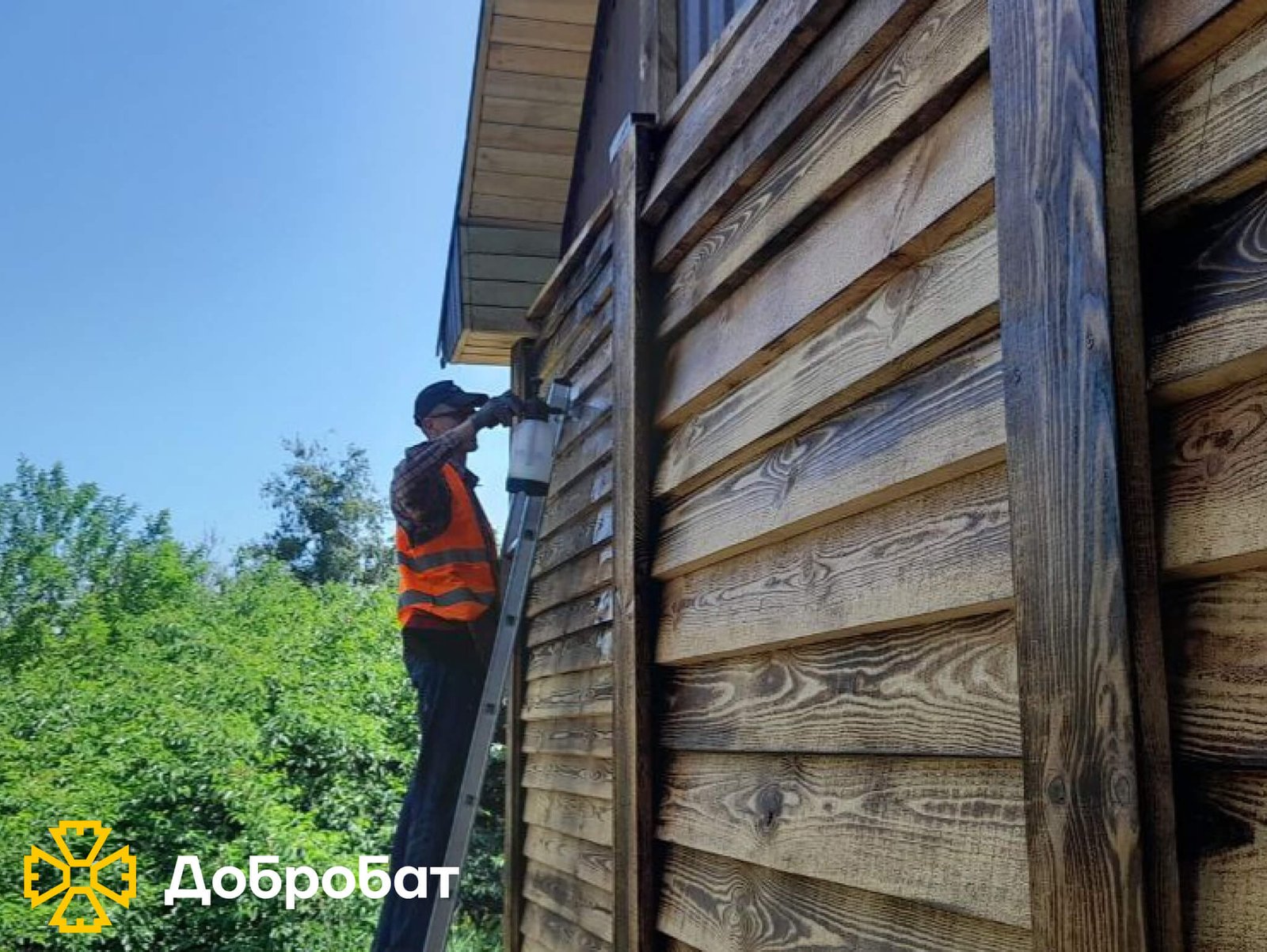 Стартували відбудову укриття дитсадочку та продовжили нагальне відновлення пошкоджених домівок: «Добробат» звітує про зроблене за тиждень