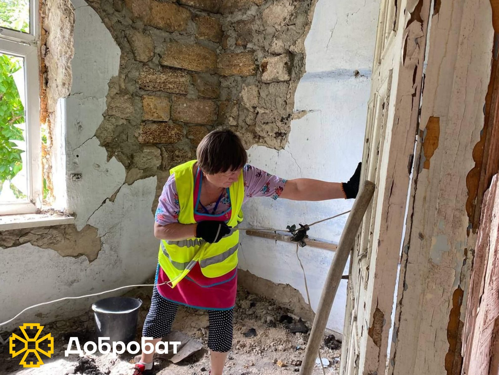 Стартували відбудову укриття дитсадочку та продовжили нагальне відновлення пошкоджених домівок: «Добробат» звітує про зроблене за тиждень