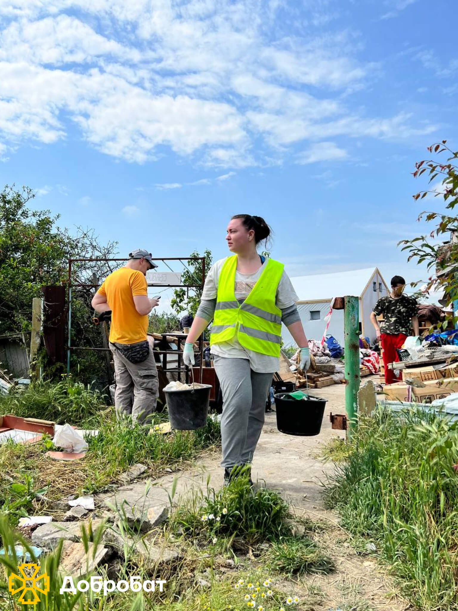 Стартували відбудову укриття дитсадочку та продовжили нагальне відновлення пошкоджених домівок: «Добробат» звітує про зроблене за тиждень