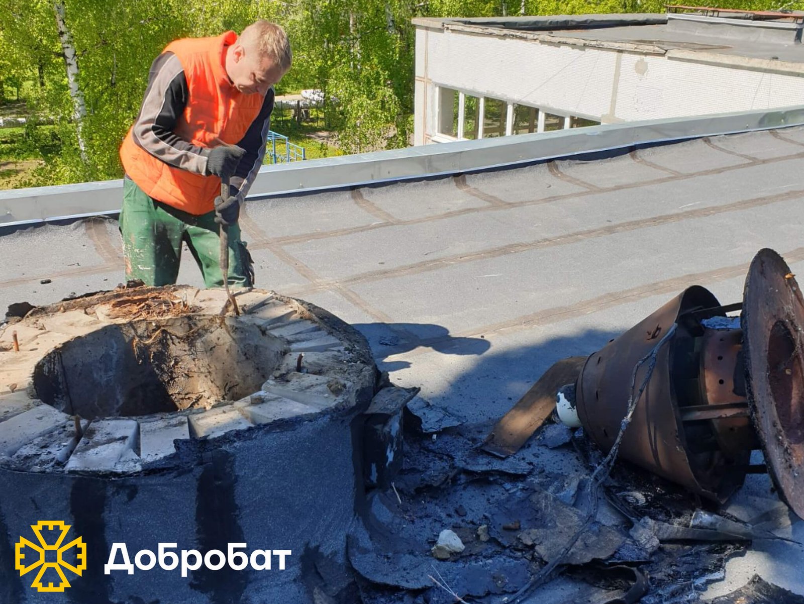 Стартували відбудову укриття дитсадочку та продовжили нагальне відновлення пошкоджених домівок: «Добробат» звітує про зроблене за тиждень