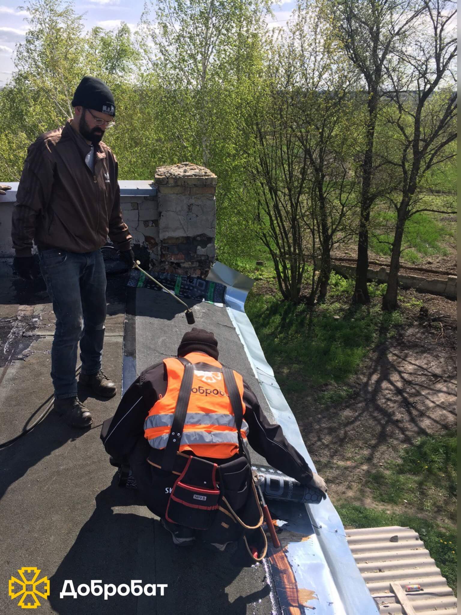 Близько 200 волонтерів впроваджували нагальне відновлення в шести регіонах країни: «Добробат» звітує про тиждень відбудови