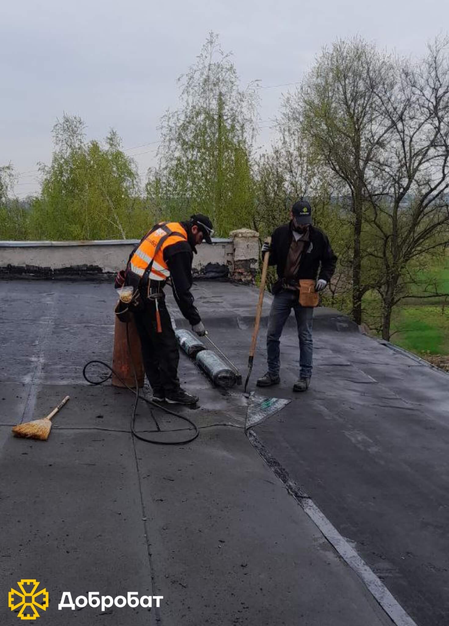 Близько 200 волонтерів впроваджували нагальне відновлення в шести регіонах країни: «Добробат» звітує про тиждень відбудови