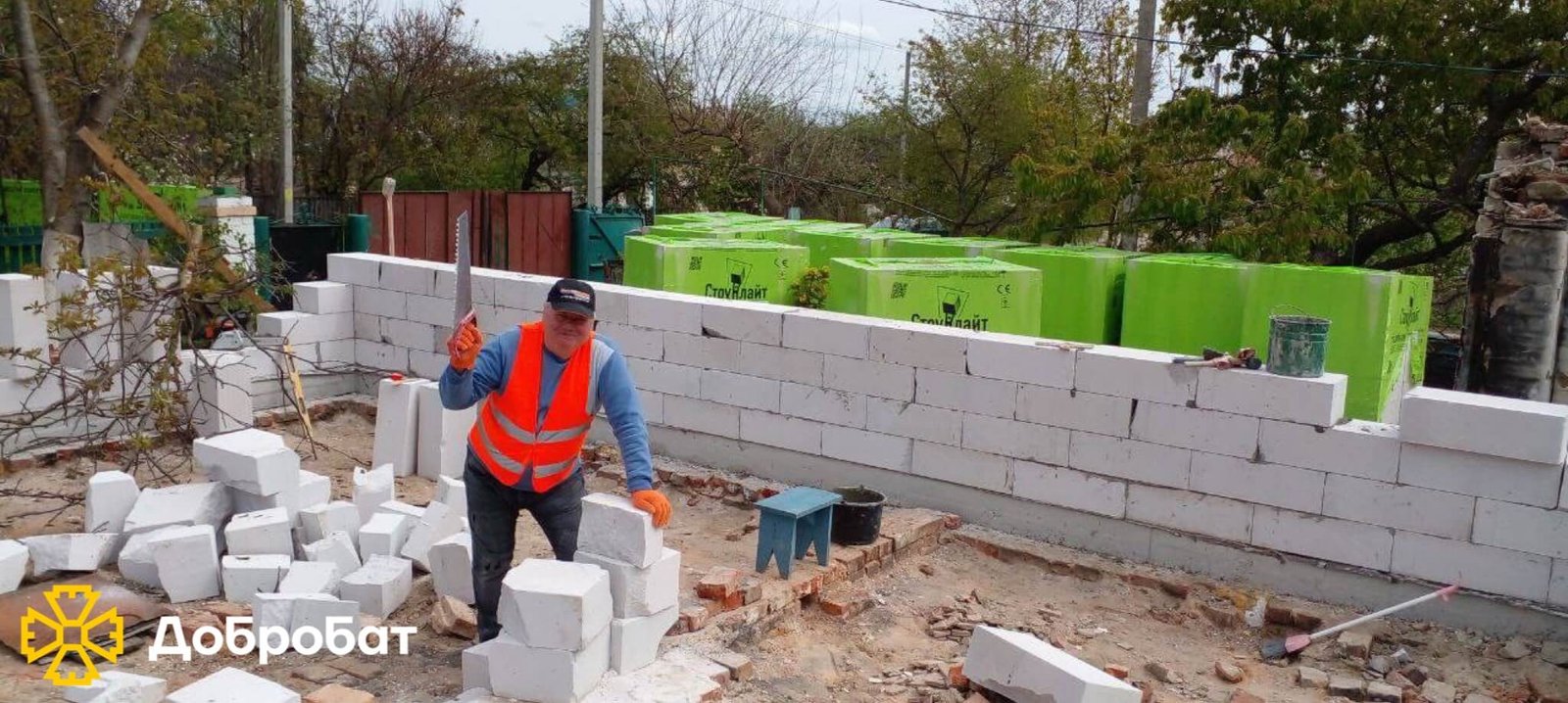Близько 200 волонтерів впроваджували нагальне відновлення в шести регіонах країни: «Добробат» звітує про тиждень відбудови