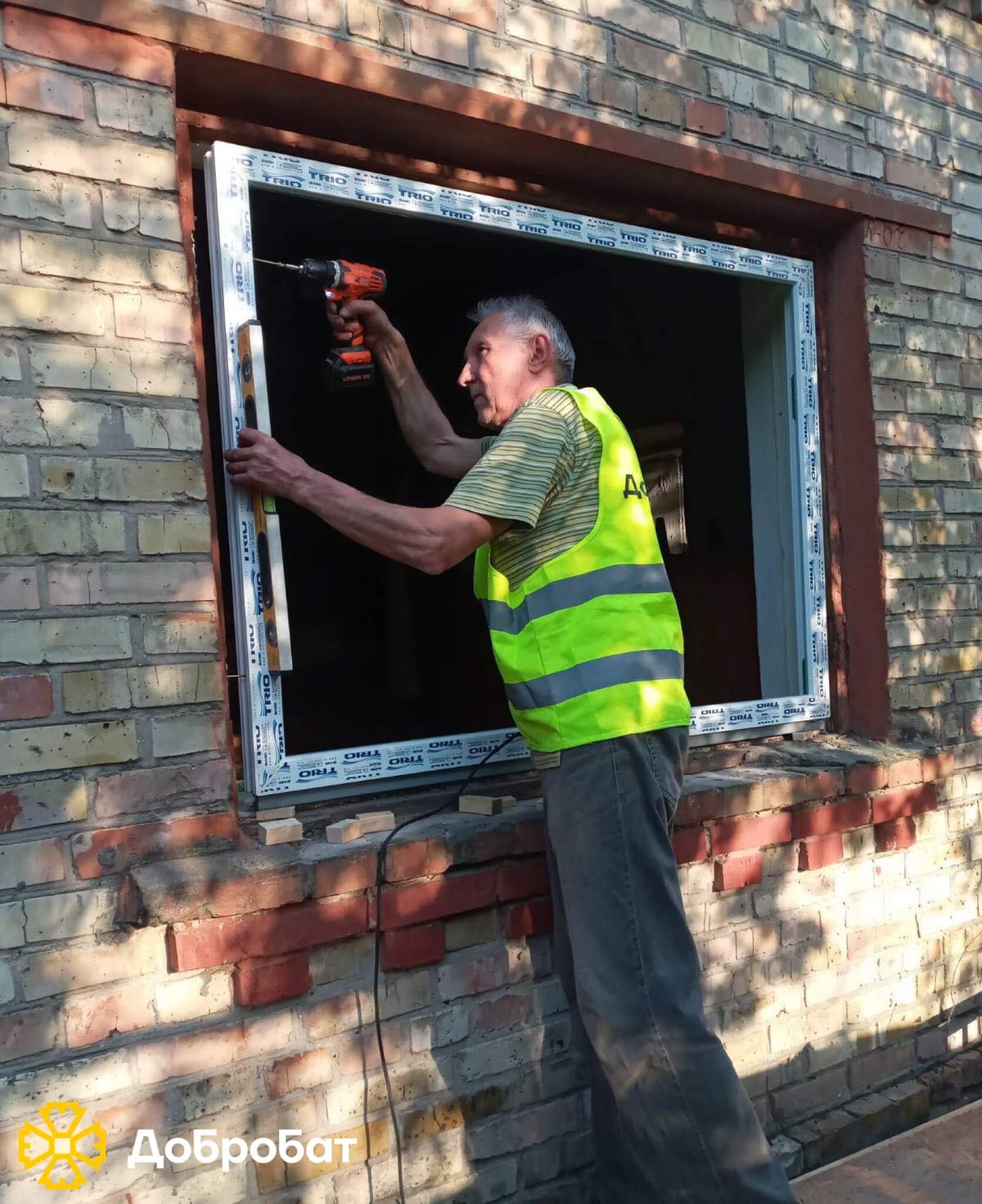 Стартували відбудову укриття дитсадочку та продовжили нагальне відновлення пошкоджених домівок: «Добробат» звітує про зроблене за тиждень