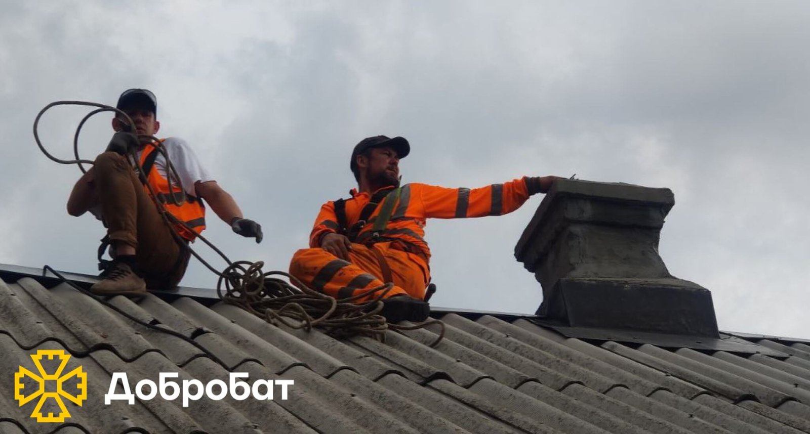 Стартували відбудову укриття дитсадочку та продовжили нагальне відновлення пошкоджених домівок: «Добробат» звітує про зроблене за тиждень