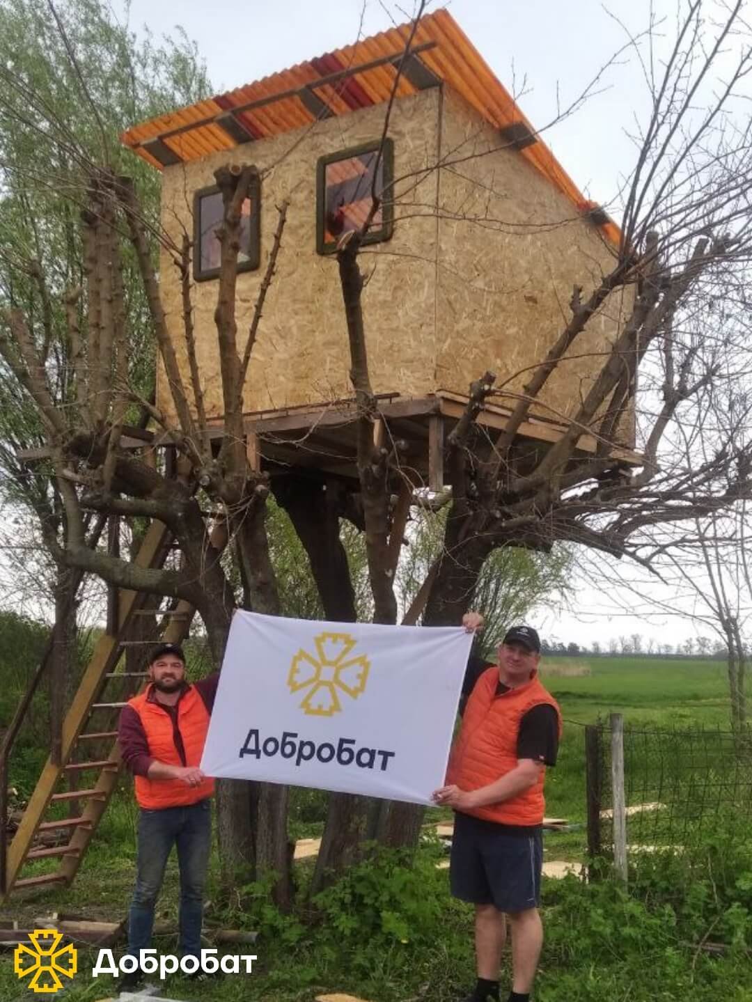 Розчищали завали, ладнали покрівлі та відбудовували нові стіни домівок: про тиждень відбудови в «Добробаті»