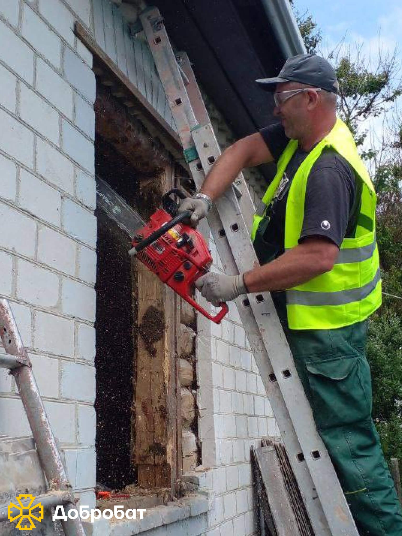 Спрямували допомогу на південь України та продовжили відбудову об’єктів соціальної інфраструктури та домівок постраждалих: звітуємо про тиждень в «Добробаті»