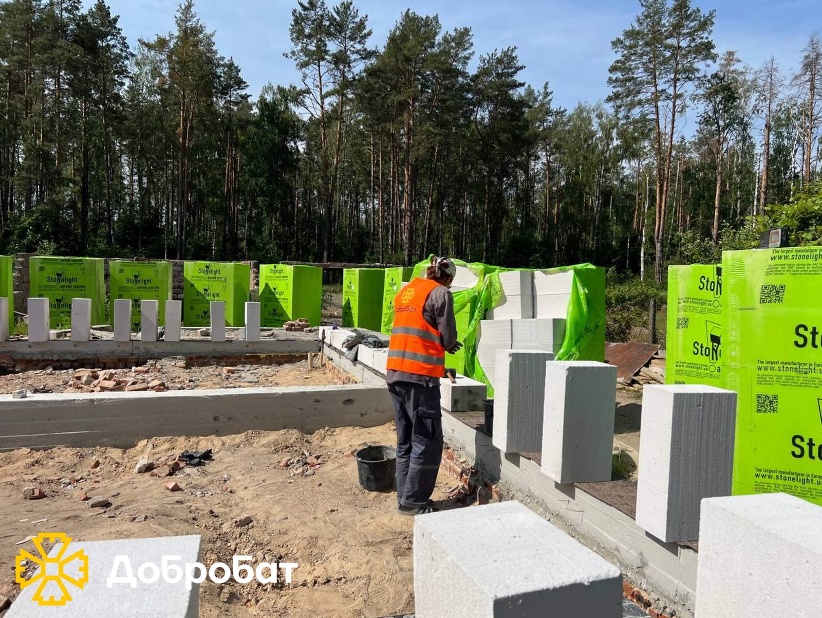 Спрямували допомогу на південь України та продовжили відбудову об’єктів соціальної інфраструктури та домівок постраждалих: звітуємо про тиждень в «Добробаті»
