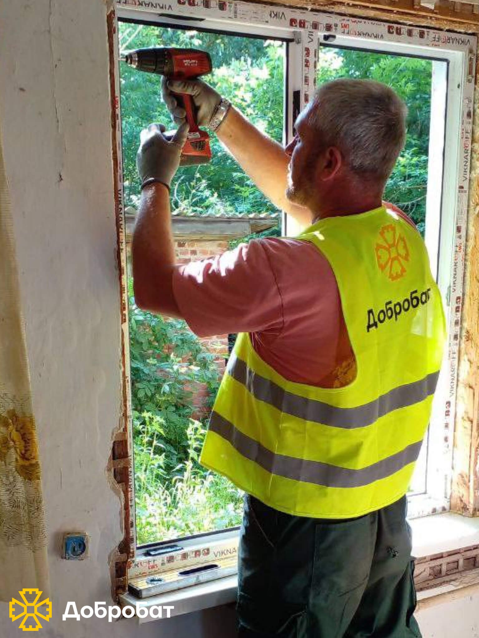 Близько 140 волонтерів долучилися до нагальної відбудови в семи регіонах країни: «Добробат» звітує про тиждень, що минув