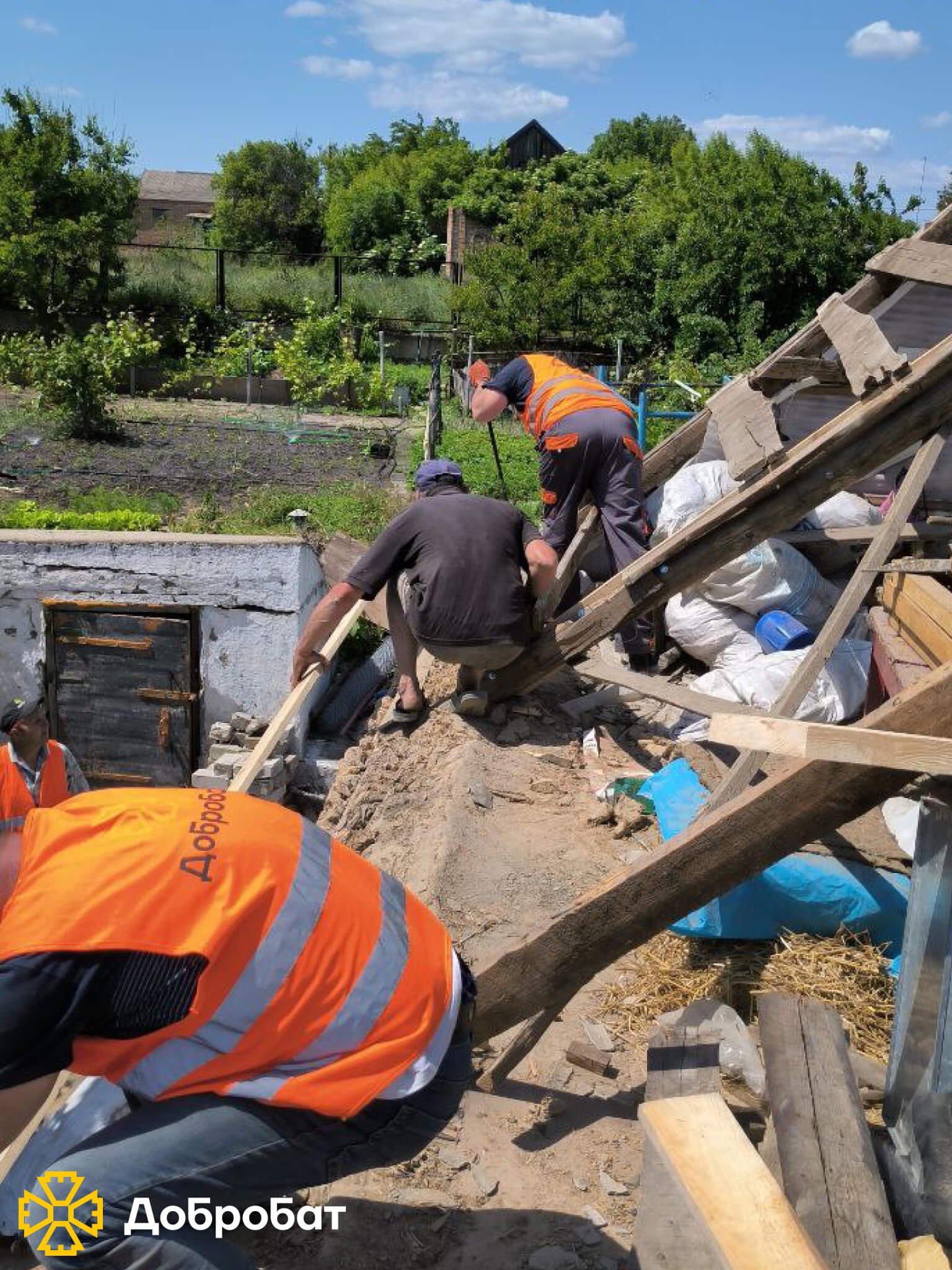 Спрямували допомогу на південь України та продовжили відбудову об’єктів соціальної інфраструктури та домівок постраждалих: звітуємо про тиждень в «Добробаті»