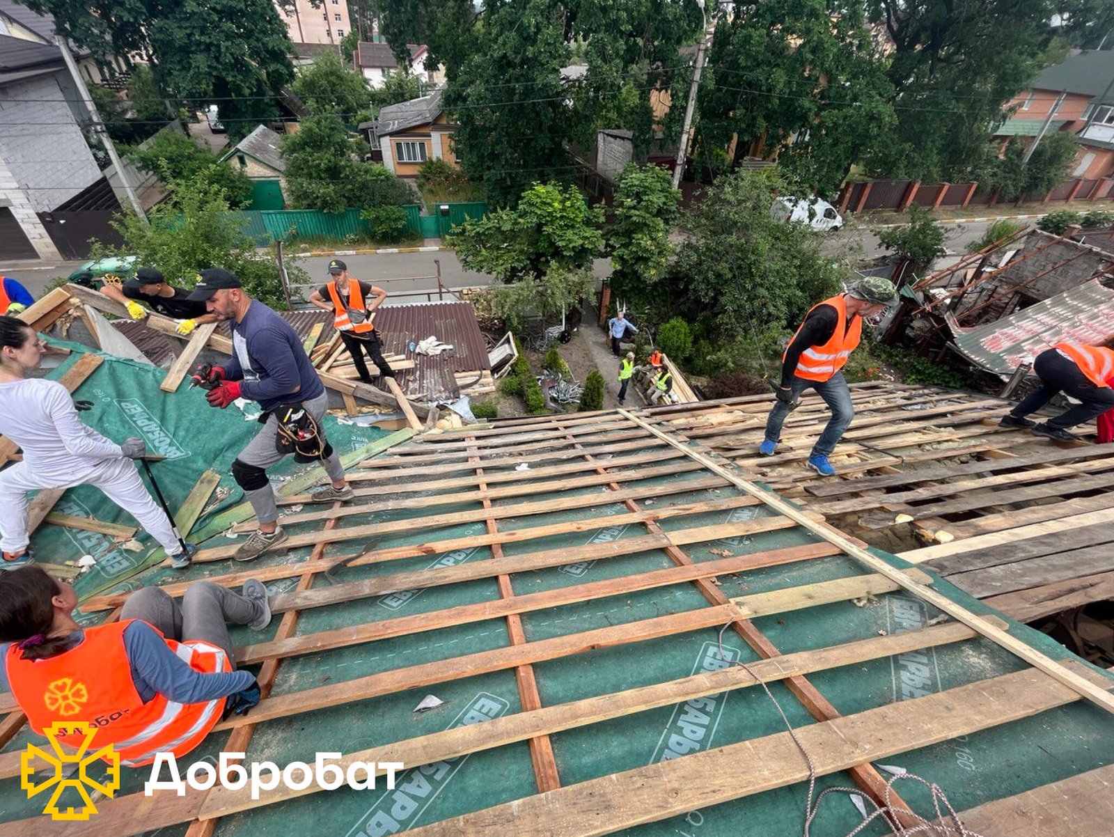 Спрямували допомогу на південь України та продовжили відбудову об’єктів соціальної інфраструктури та домівок постраждалих: звітуємо про тиждень в «Добробаті»